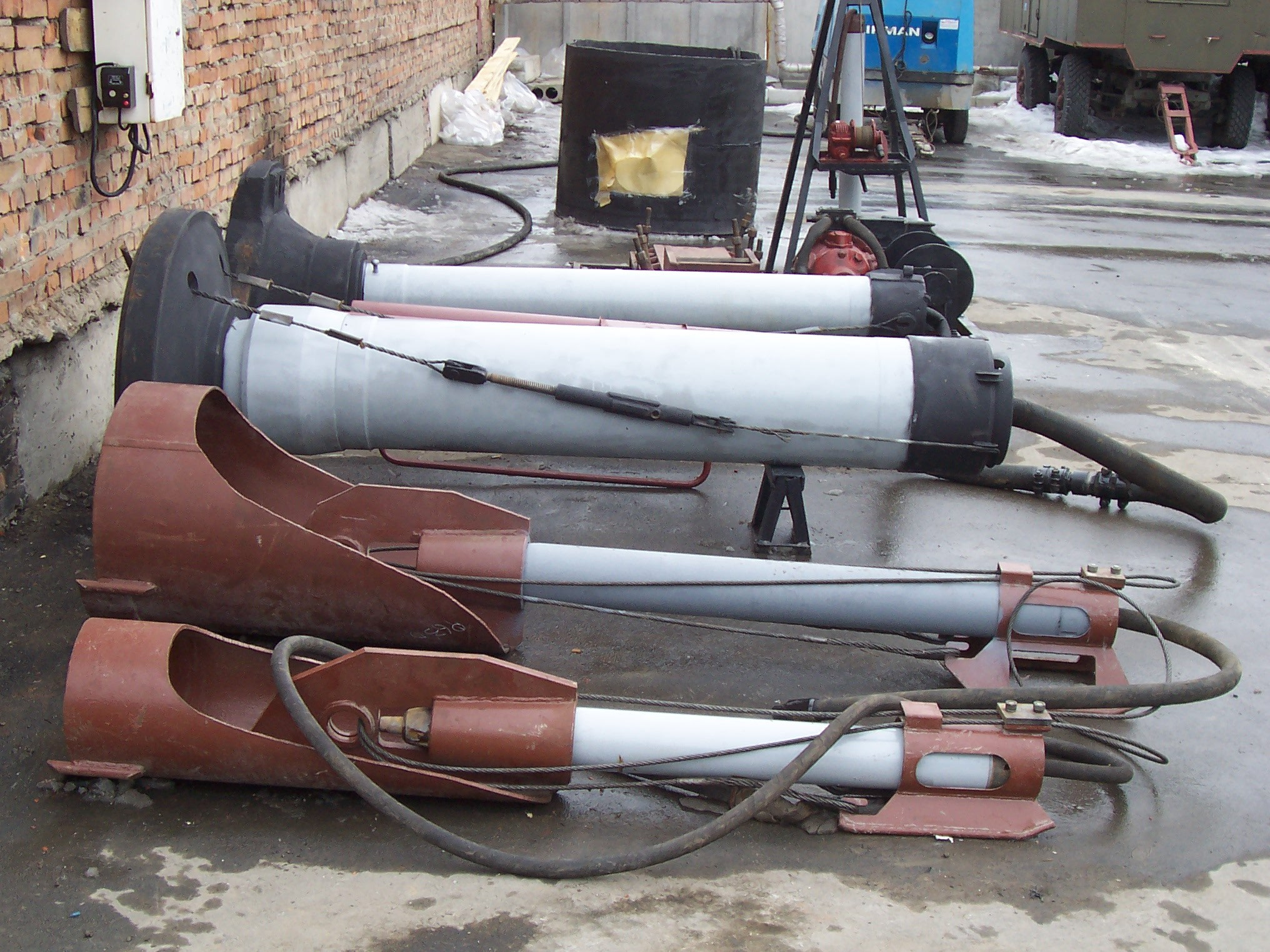 Забивание стальных труб. КОМБЕСТ — бестраншейные технологии