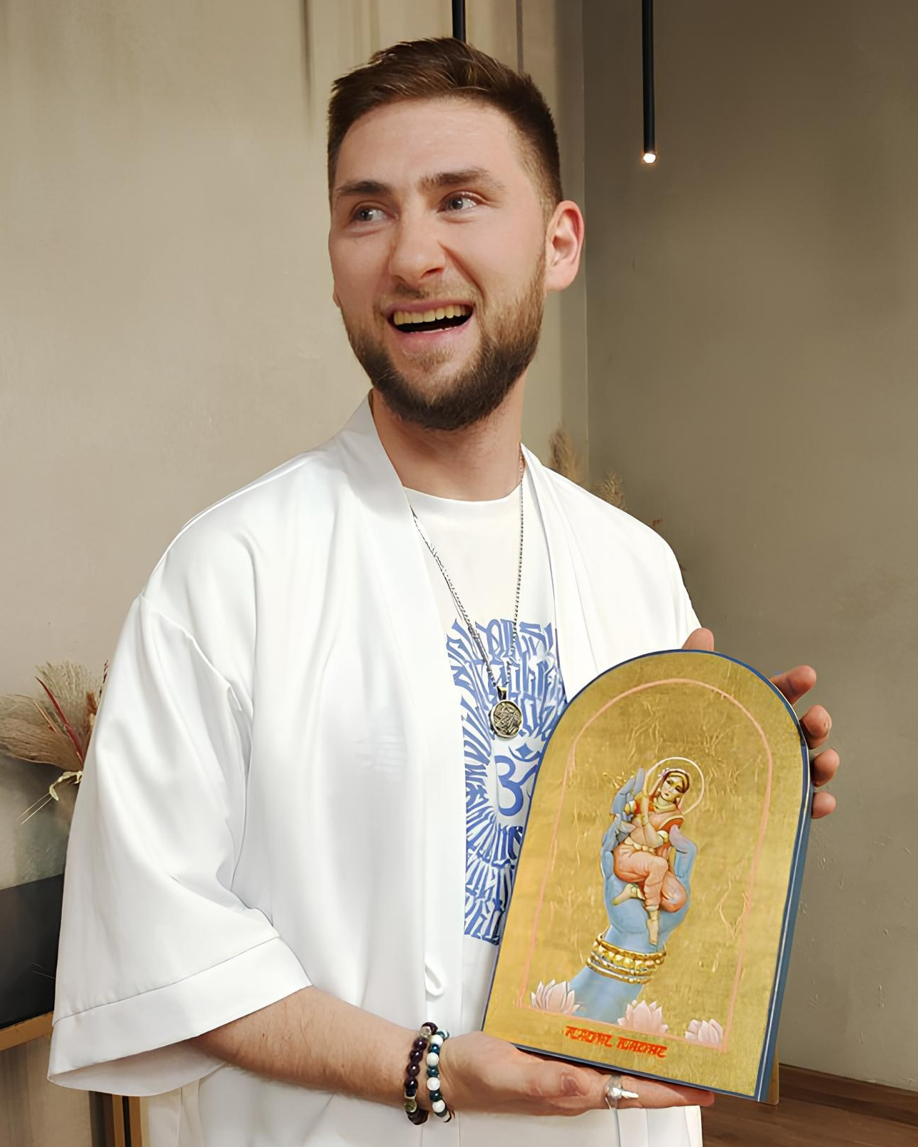 ANDREY RAY: а contemporary artist and spiritual guide of meanings