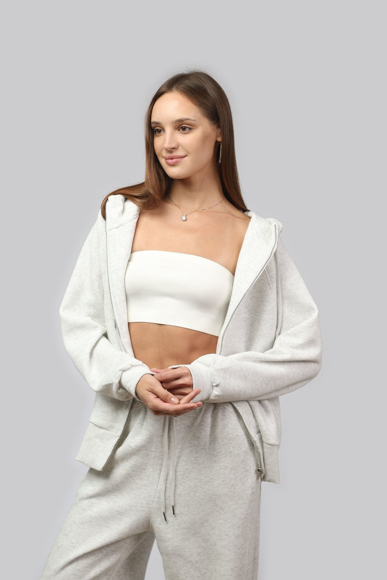 Профессиональная предметная фотосъемка одежды для маркетплейсов в студии Москва