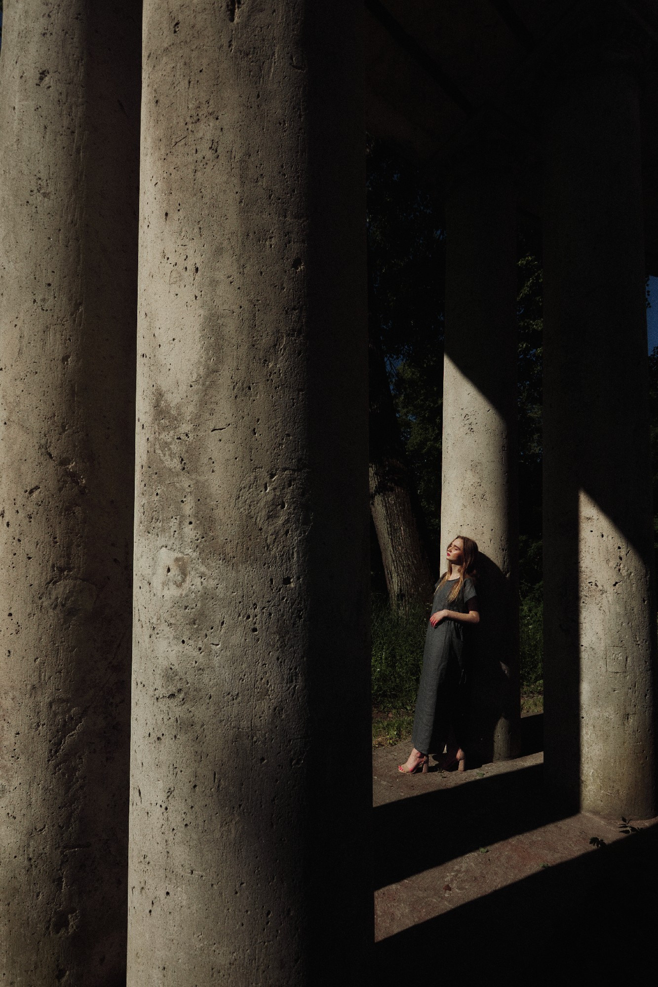 Портретная съёмка СИНИОКО в Павловске с Надеждой из ARLETTE MANAGEMENT. Одежда из Санкт-Петербурга СИНИОКО