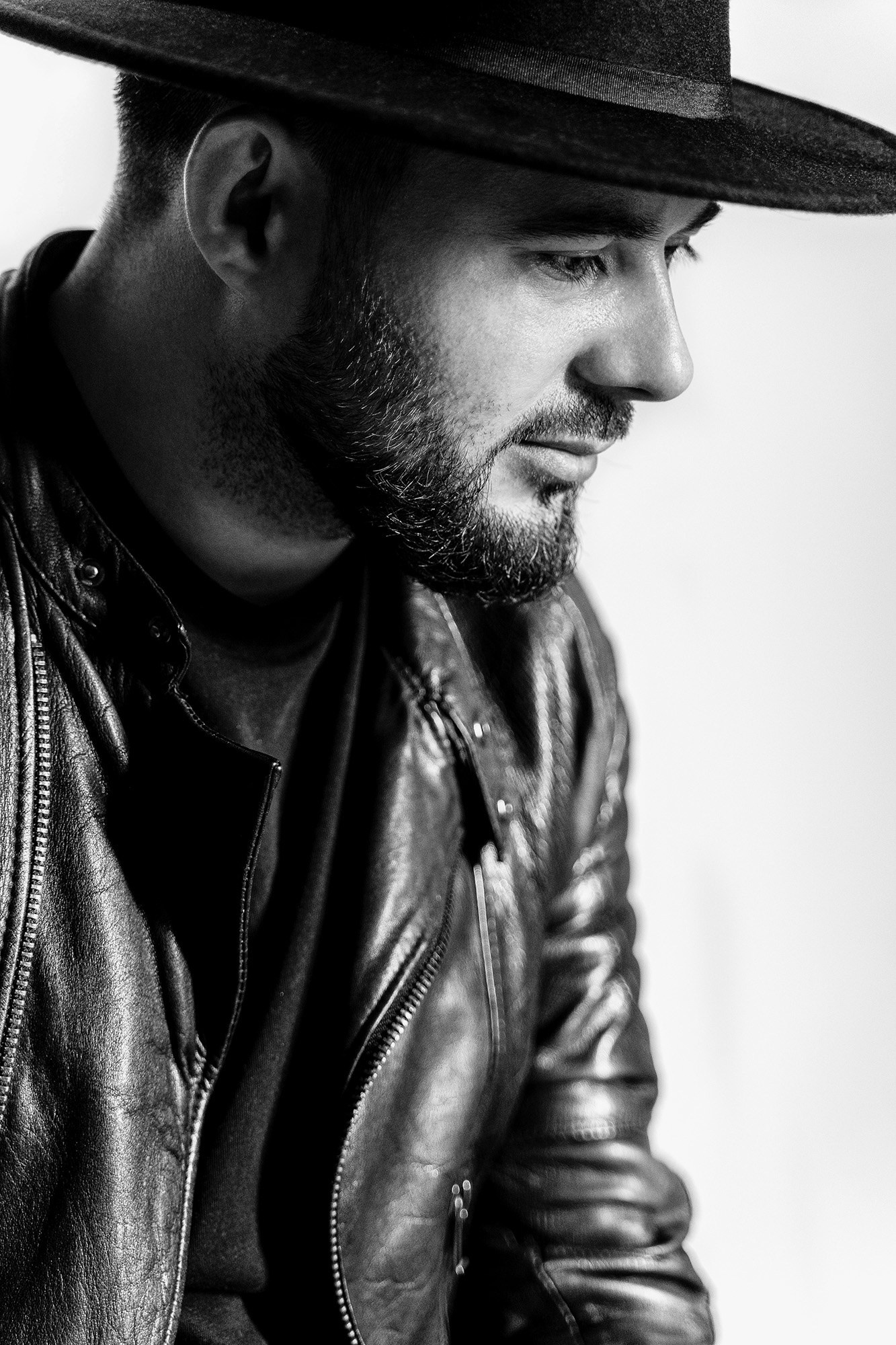 Контакты. Портретный и репортажный фотограф в Москве Разуменко Роман