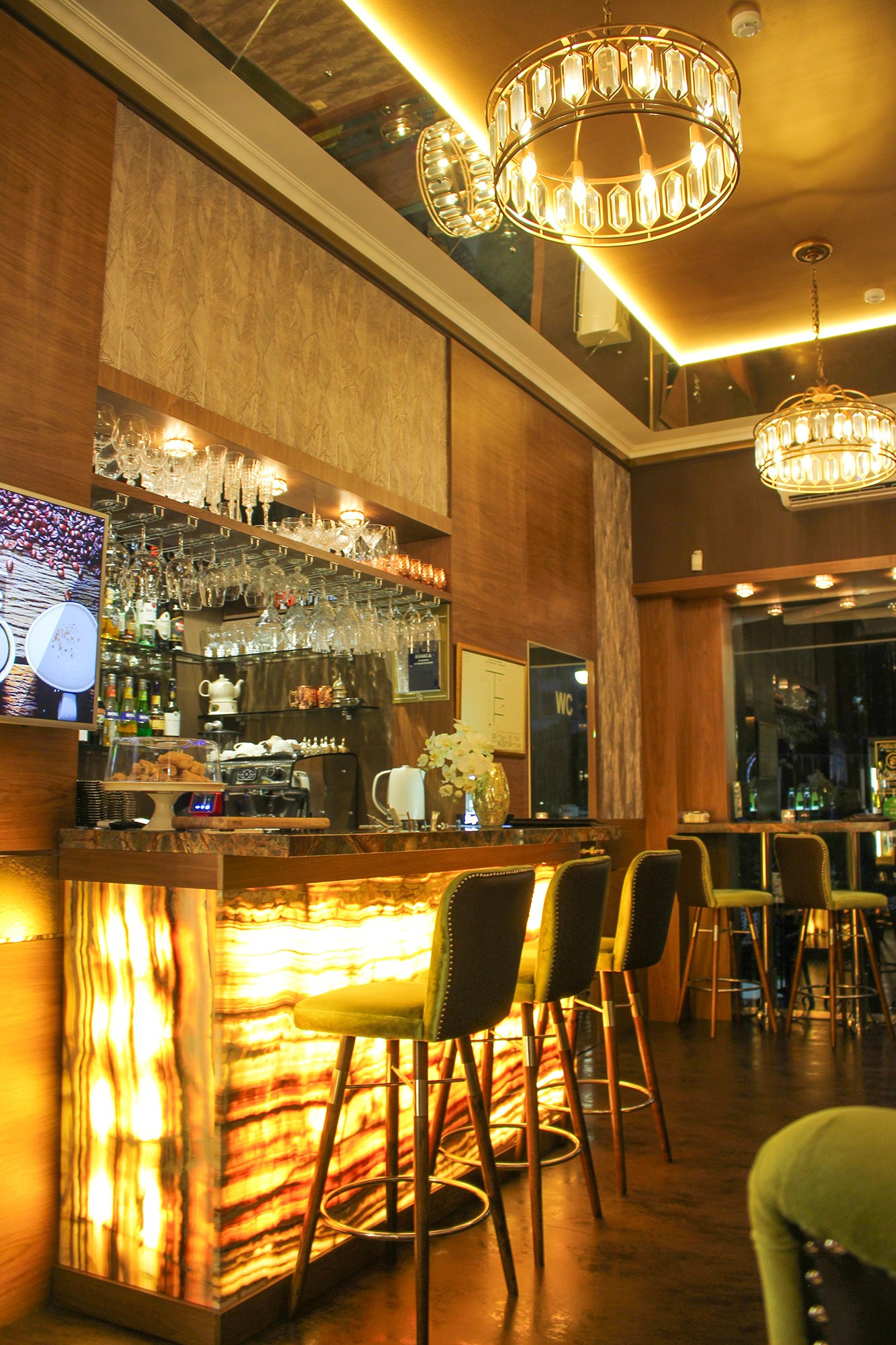 Комплексный дизайн-проект кафе GOLD&SILVER Сочи. Интерьерный дизайнер в Сочи Поплавская Татьяна. Проектирование интерьеров и организация процесса ремонта