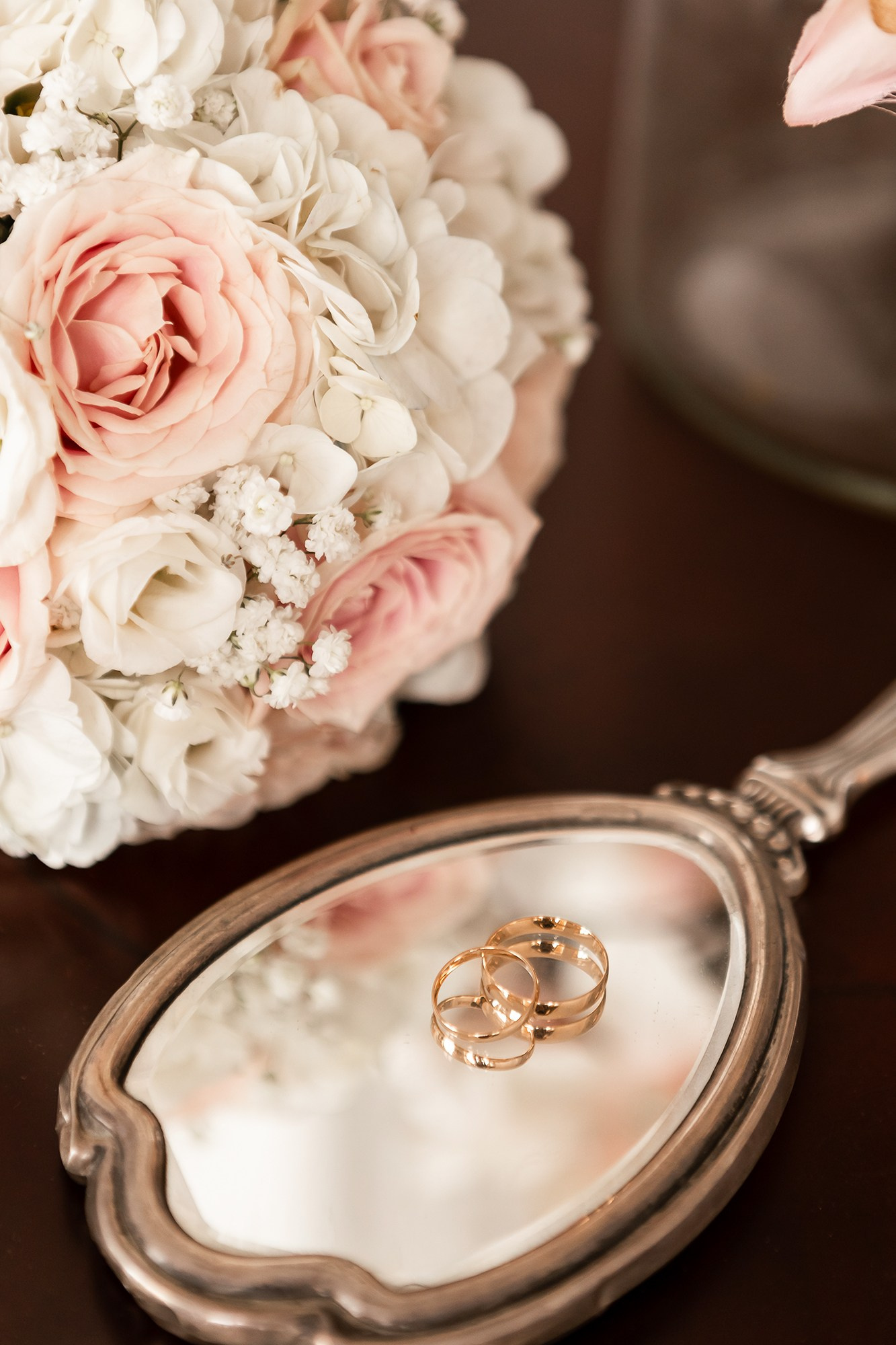 Детальное фото обручального кольца