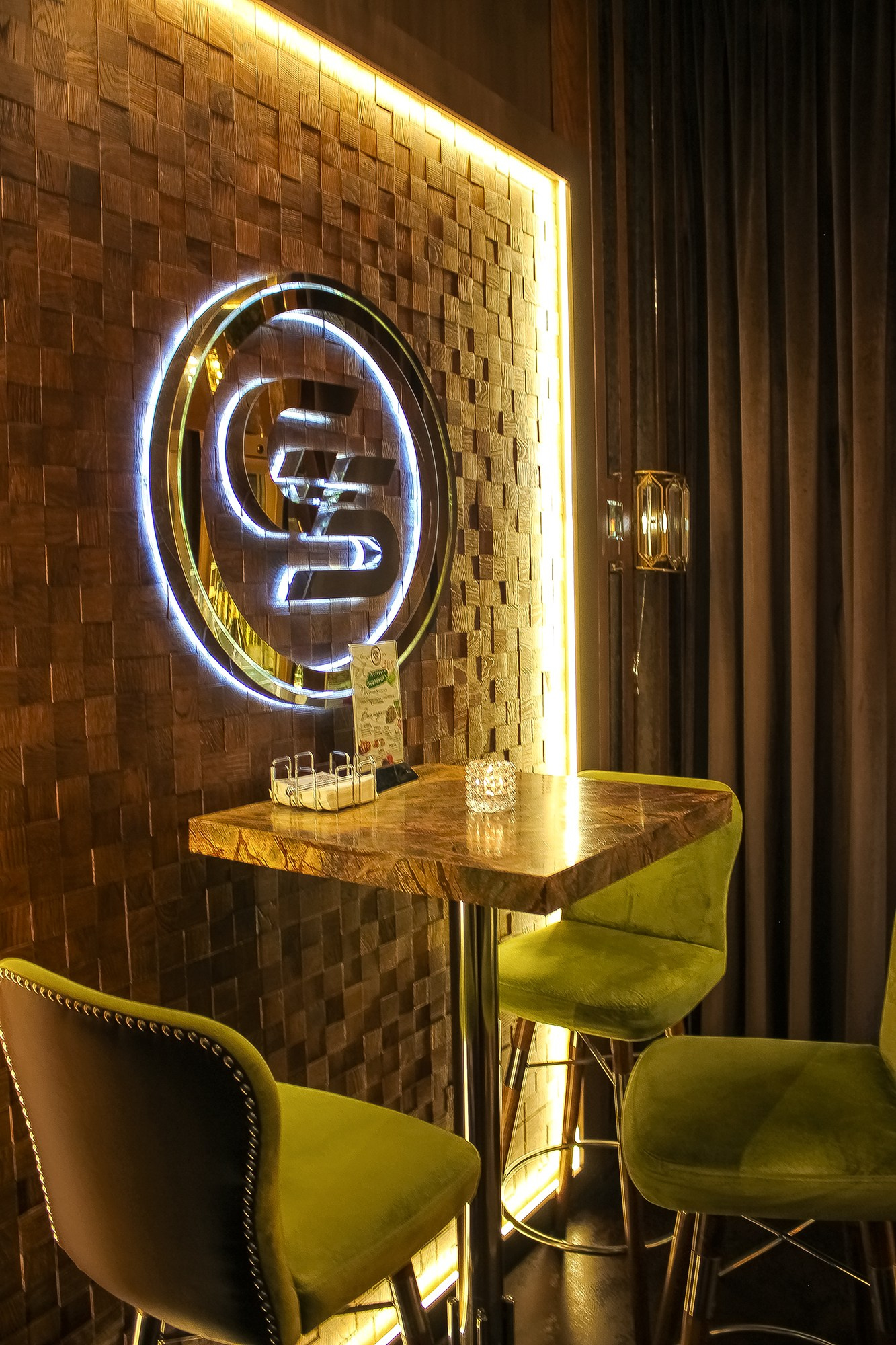 Комплексный дизайн-проект кафе GOLD&SILVER Сочи. Интерьерный дизайнер в Сочи Поплавская Татьяна. Проектирование интерьеров и организация процесса ремонта