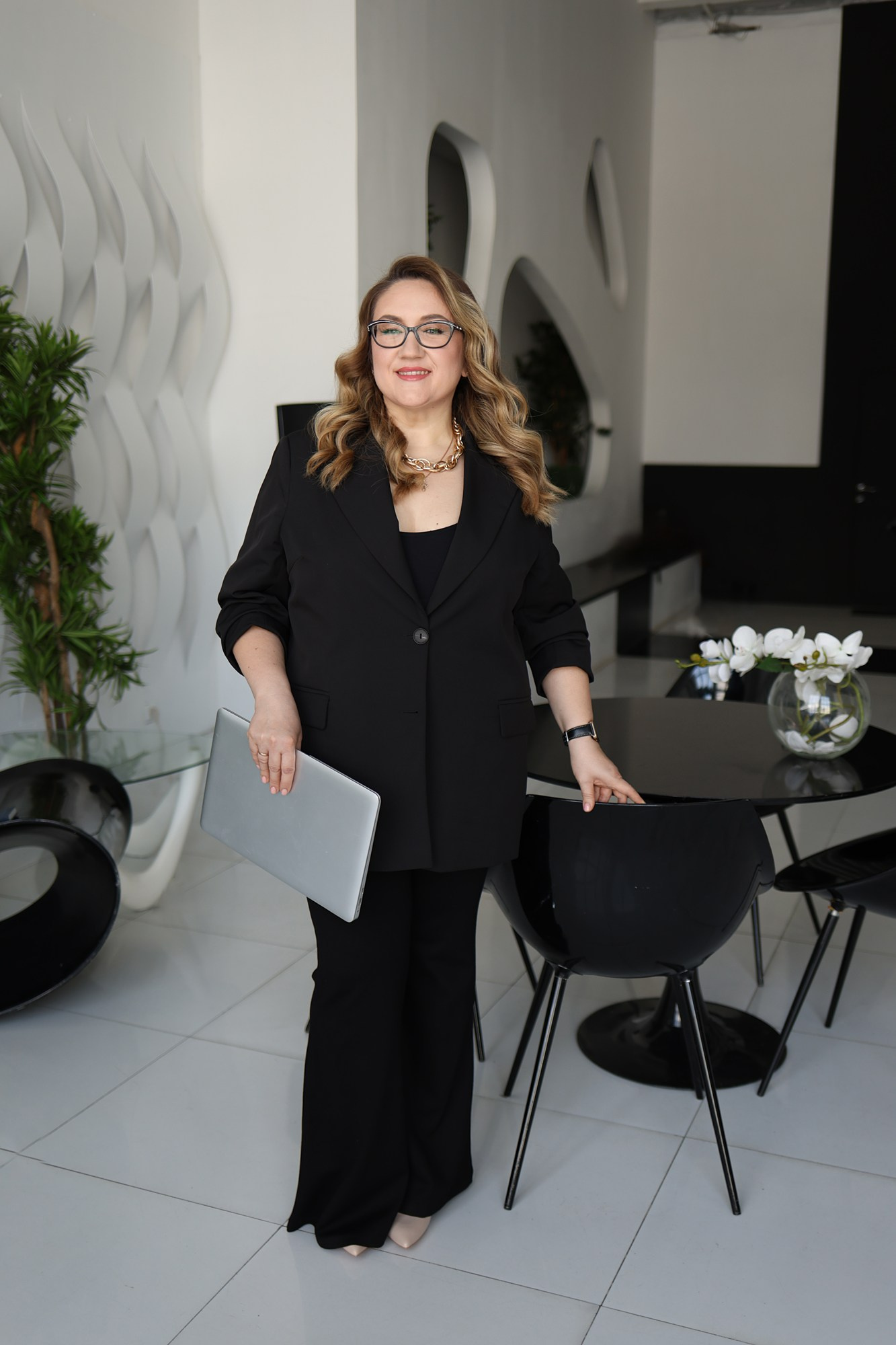 Деловая фотосессия в студии в Москве Женский деловой портрет Бизнес фото в студии Деловое фото Фотосессия для контента Фото в деловом стиле