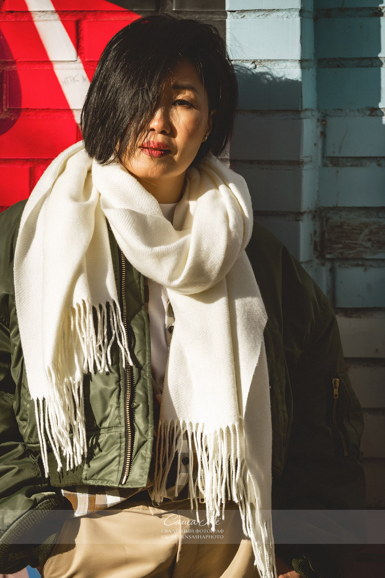 Фотосъемка свадебного дня в Новосибирске: подготовка невесты перед церемонией.