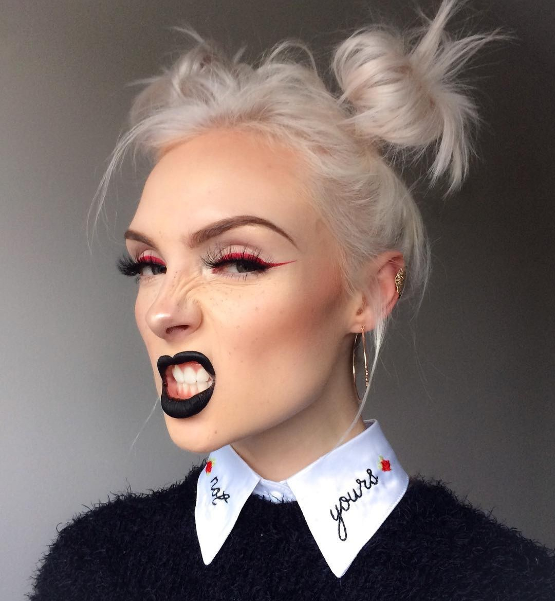 A proper makeup artist portfolio. Useful tips