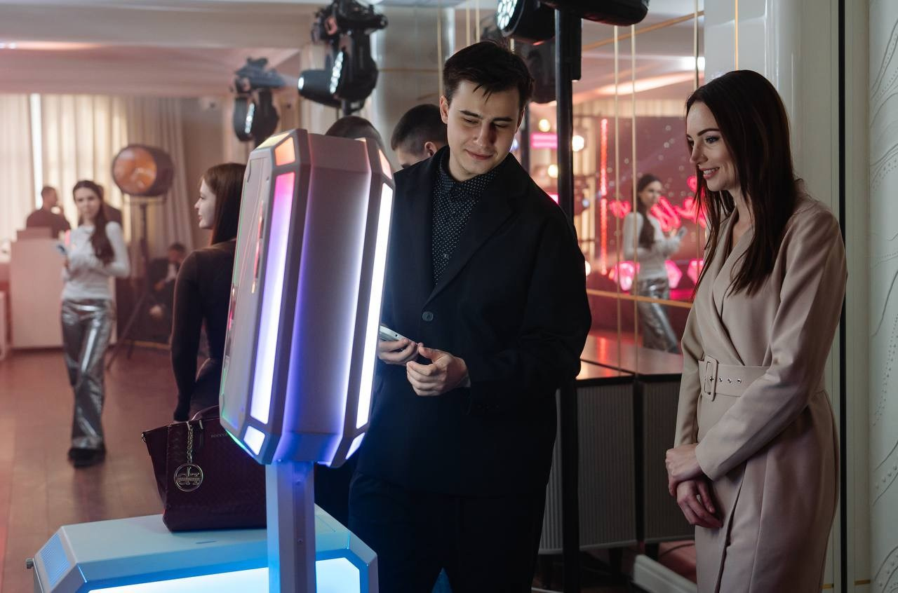 Фото-видео стойка Миксап. Инсталаб Краснодар фото и видео интерактивы на ваше мероприятие