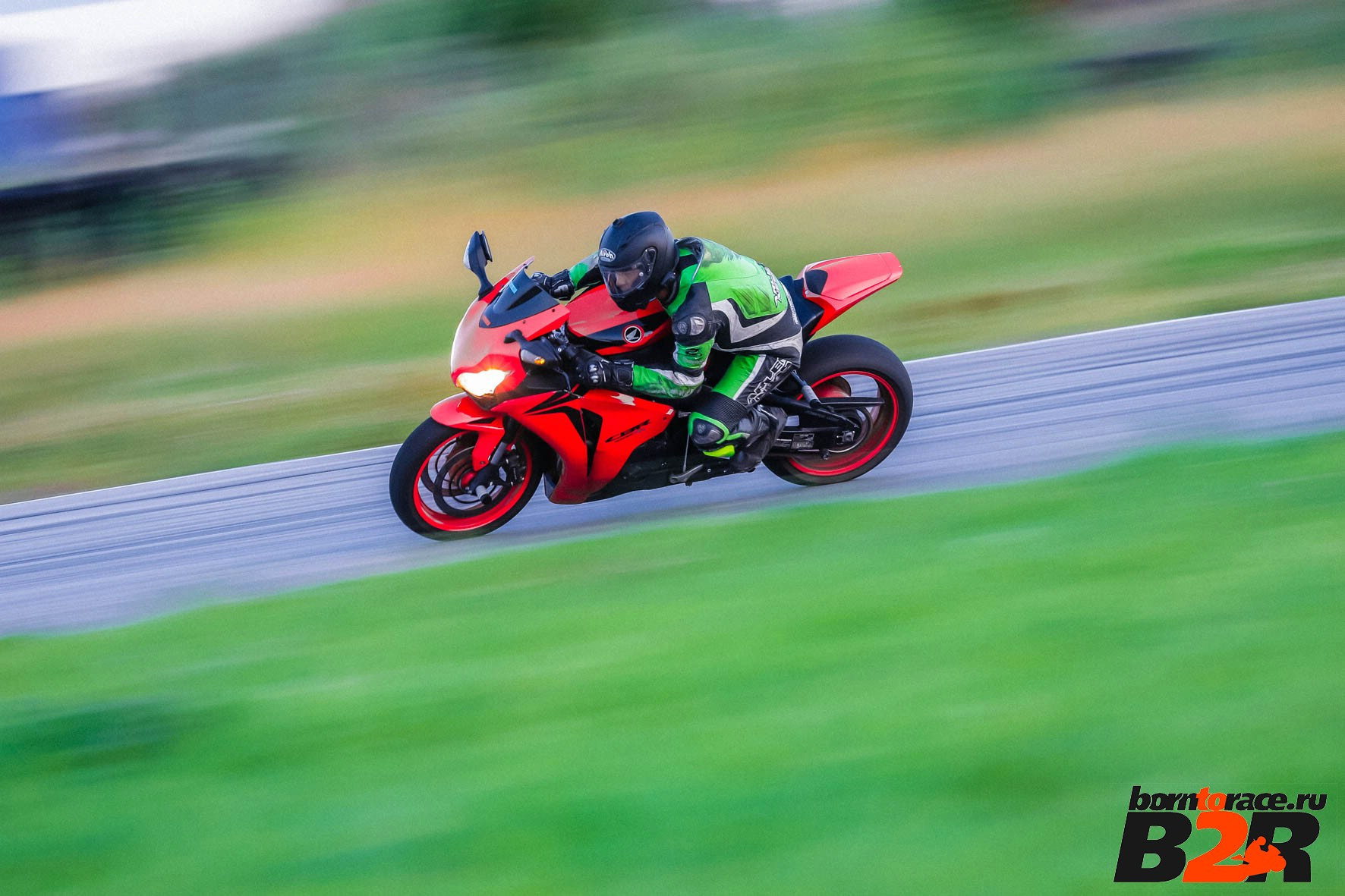 Задний тормоз в мотоспорте. Практический интенсив по безопасному управлению мотоциклом от В. Оллилайнен