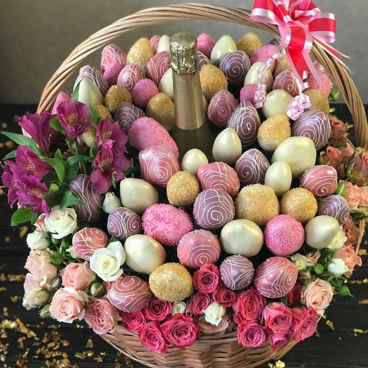 Композиции с цветами. Клубника в шоколаде в Сургуте