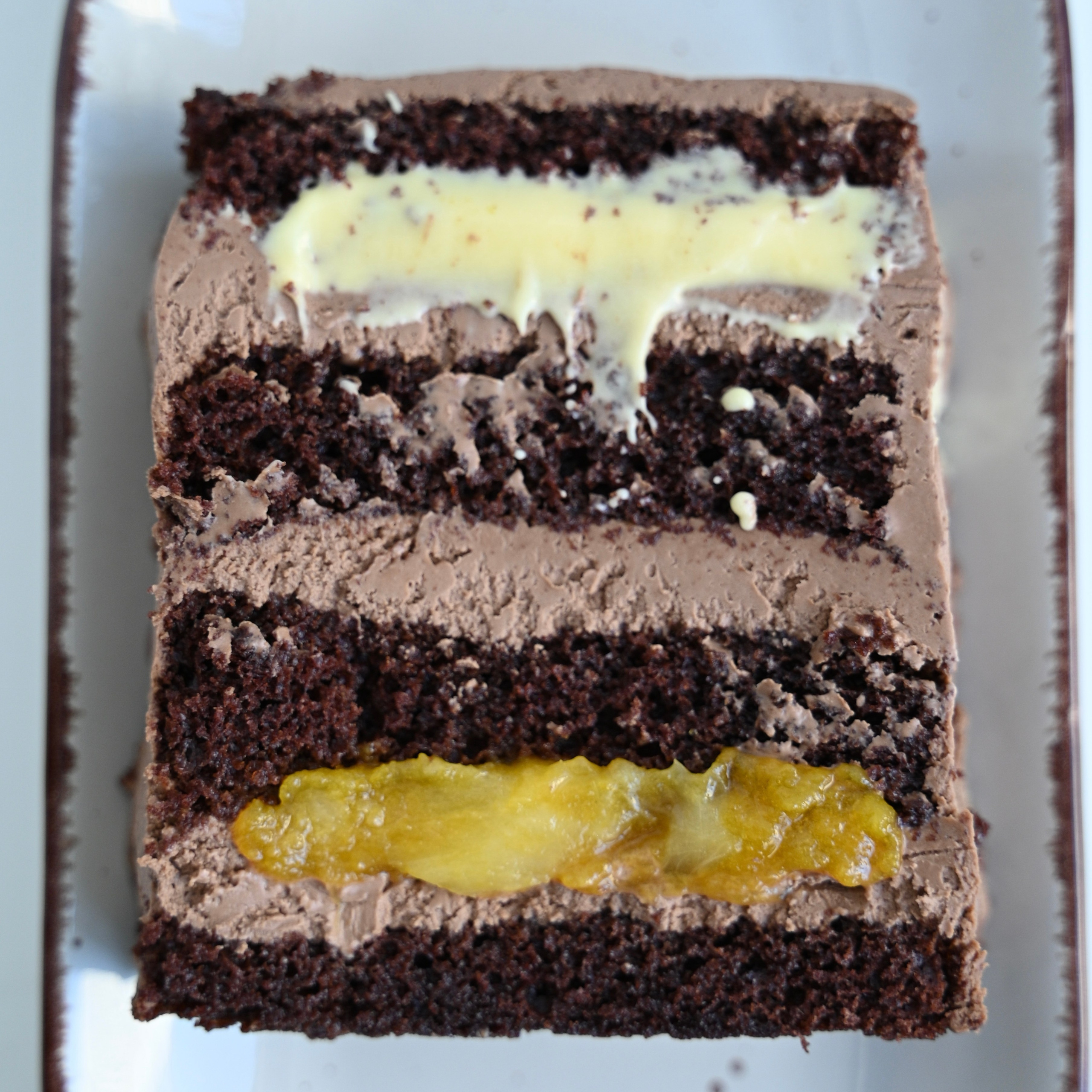 Разрез торта Шоколадная маракуйя