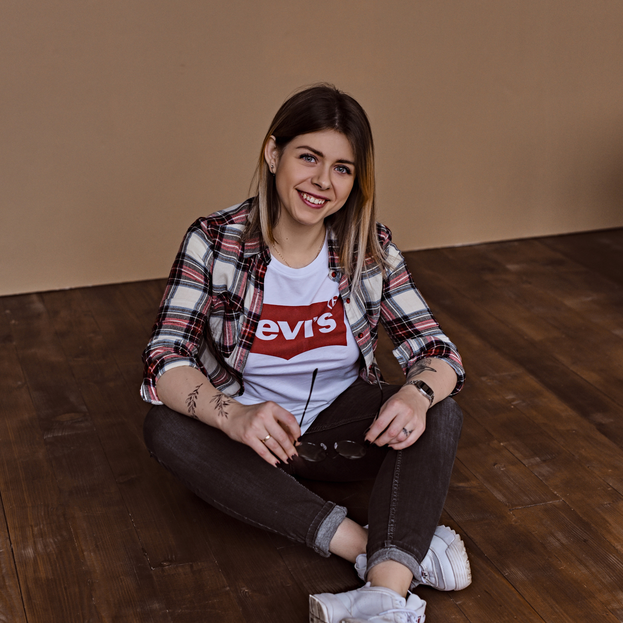 Контакты. Фотограф, ретушёр, графический дизайнер в Петербурге Адрианова Настя