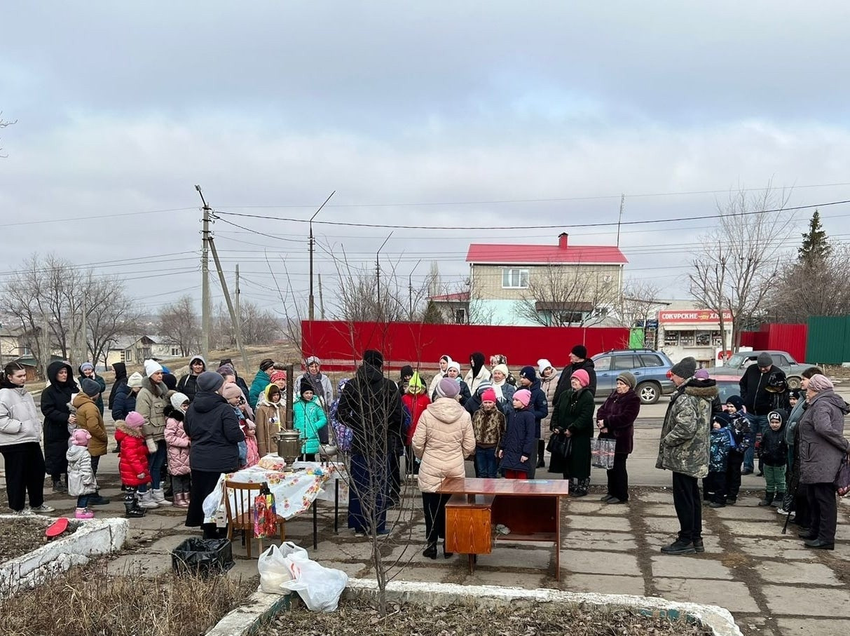 Настоятель храма принял участие в поселковом празднике весны. Северное благочиние Саратовской епархии