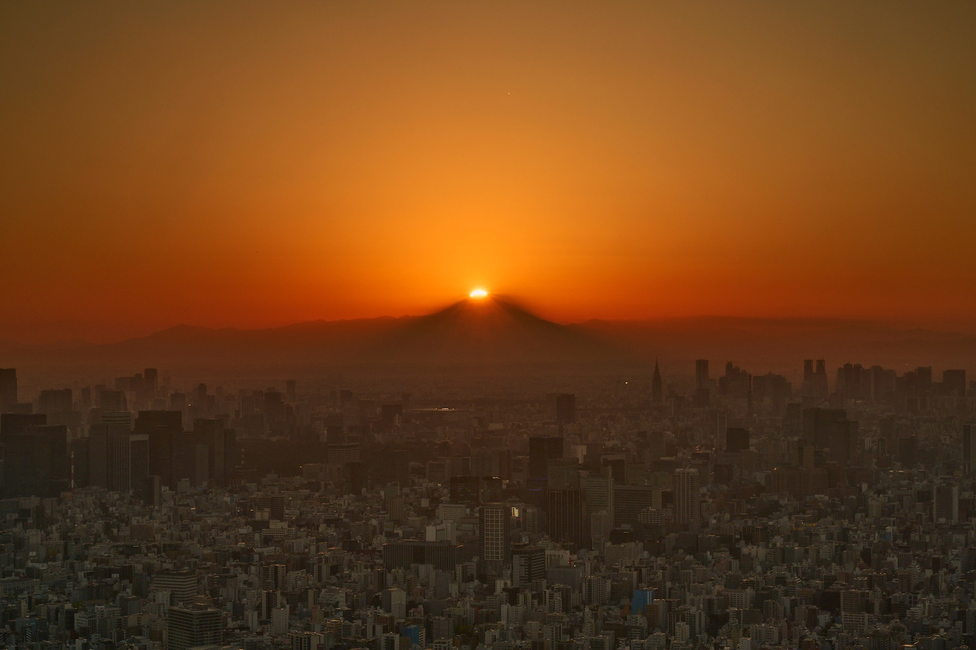 Посмотреть на Алмазную Фудзи со смотровой площадки Skytree. Фотограф — видеограф в Москве Дмитрий Менделеев