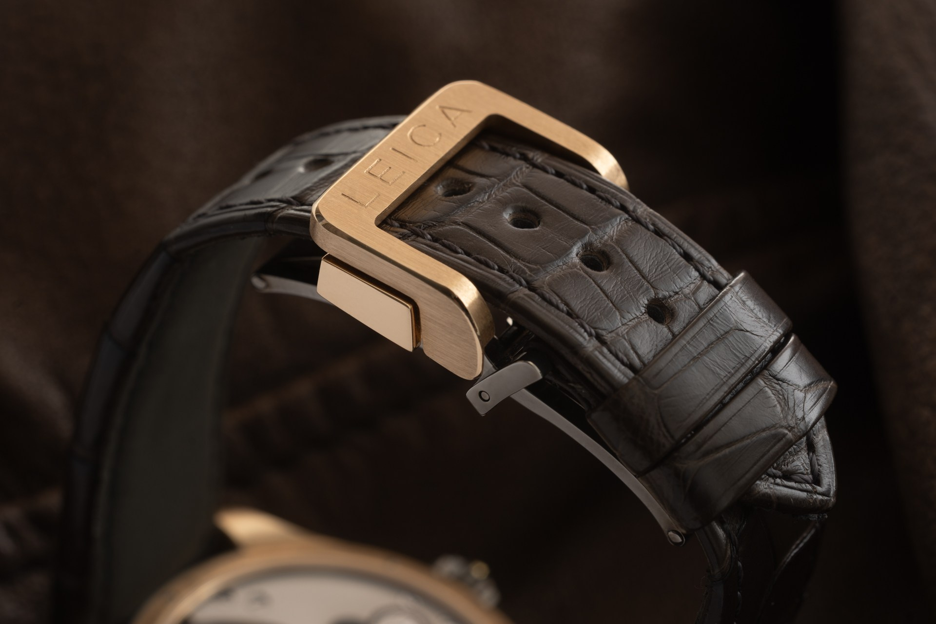 Представляем лимитированную модель Gold Edition для Leica Watch. Фотограф — видеограф в Москве Дмитрий Менделеев