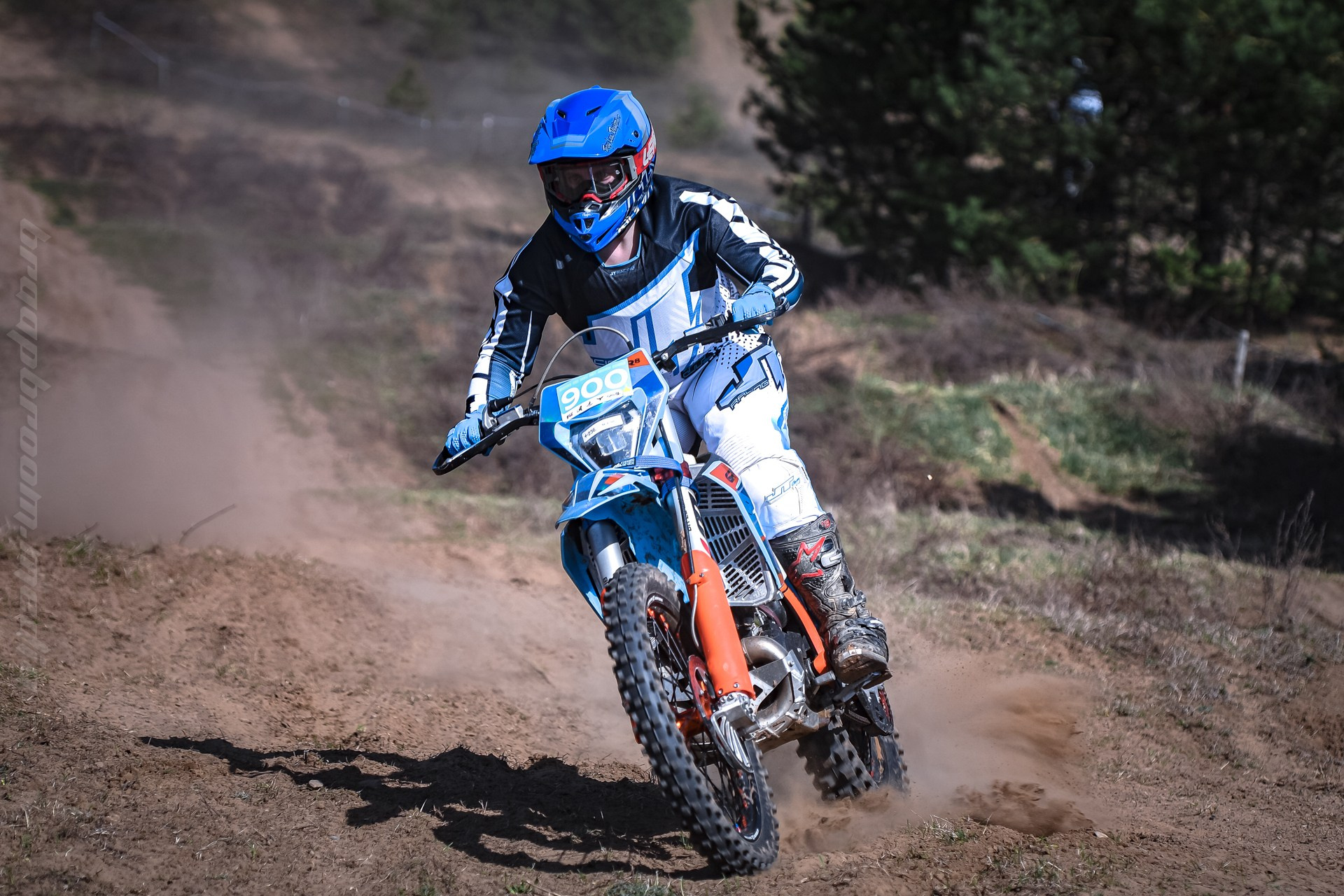 CountryCross. BraapBroom Media Group