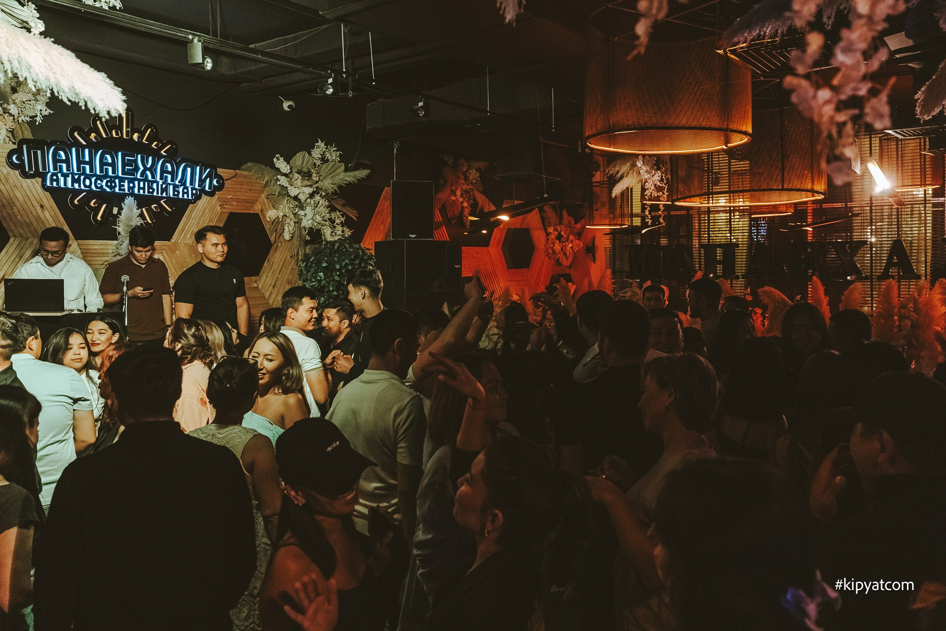 Панаехали бц Москва. Астана Кипятком