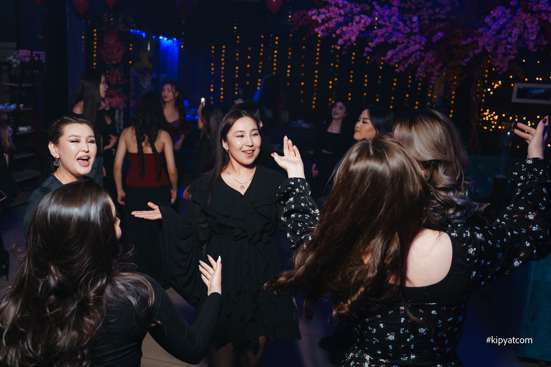 Gastro Music Bar. Астана Кипятком