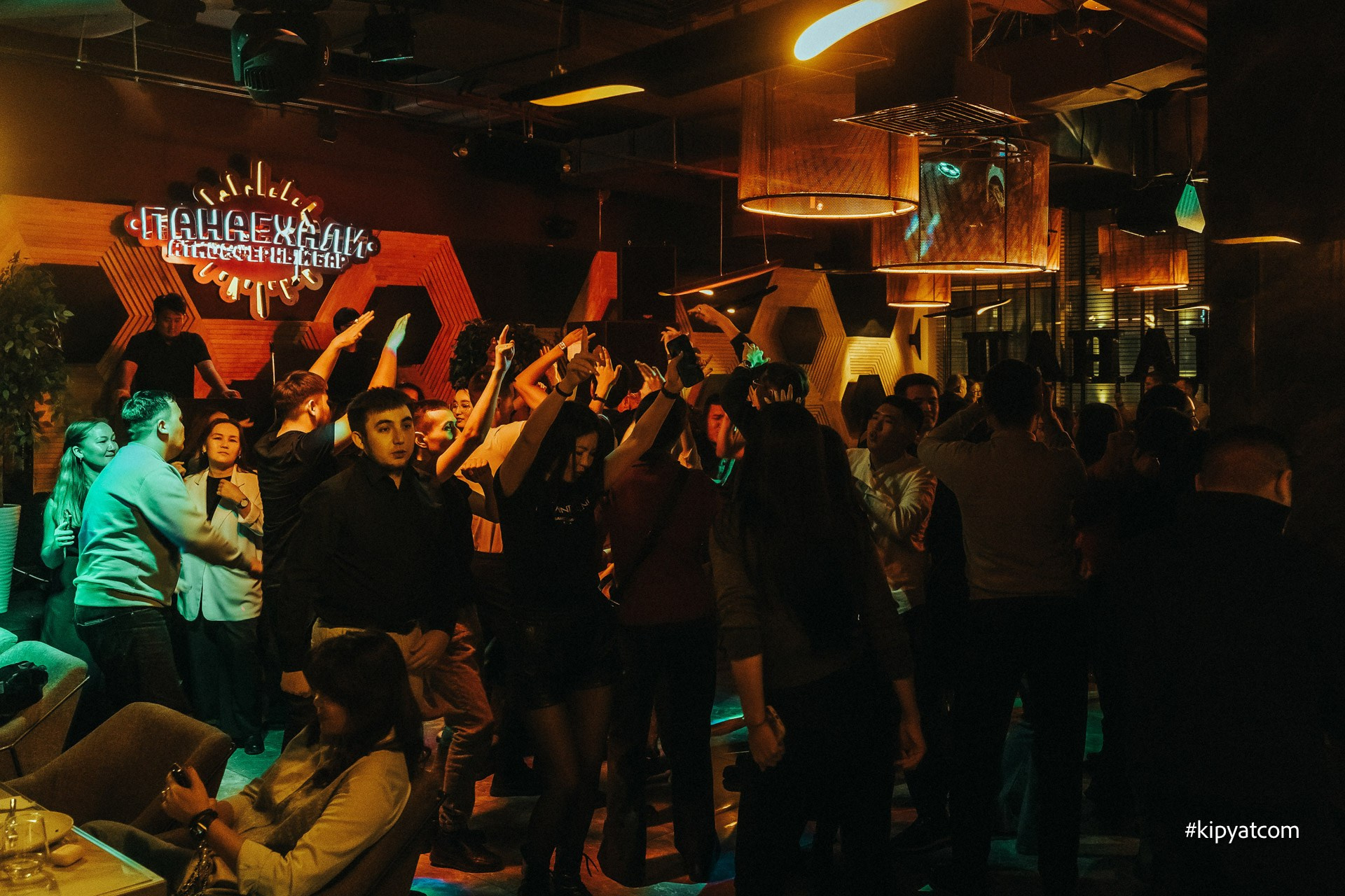 Панаехали бц Москва. Астана Кипятком