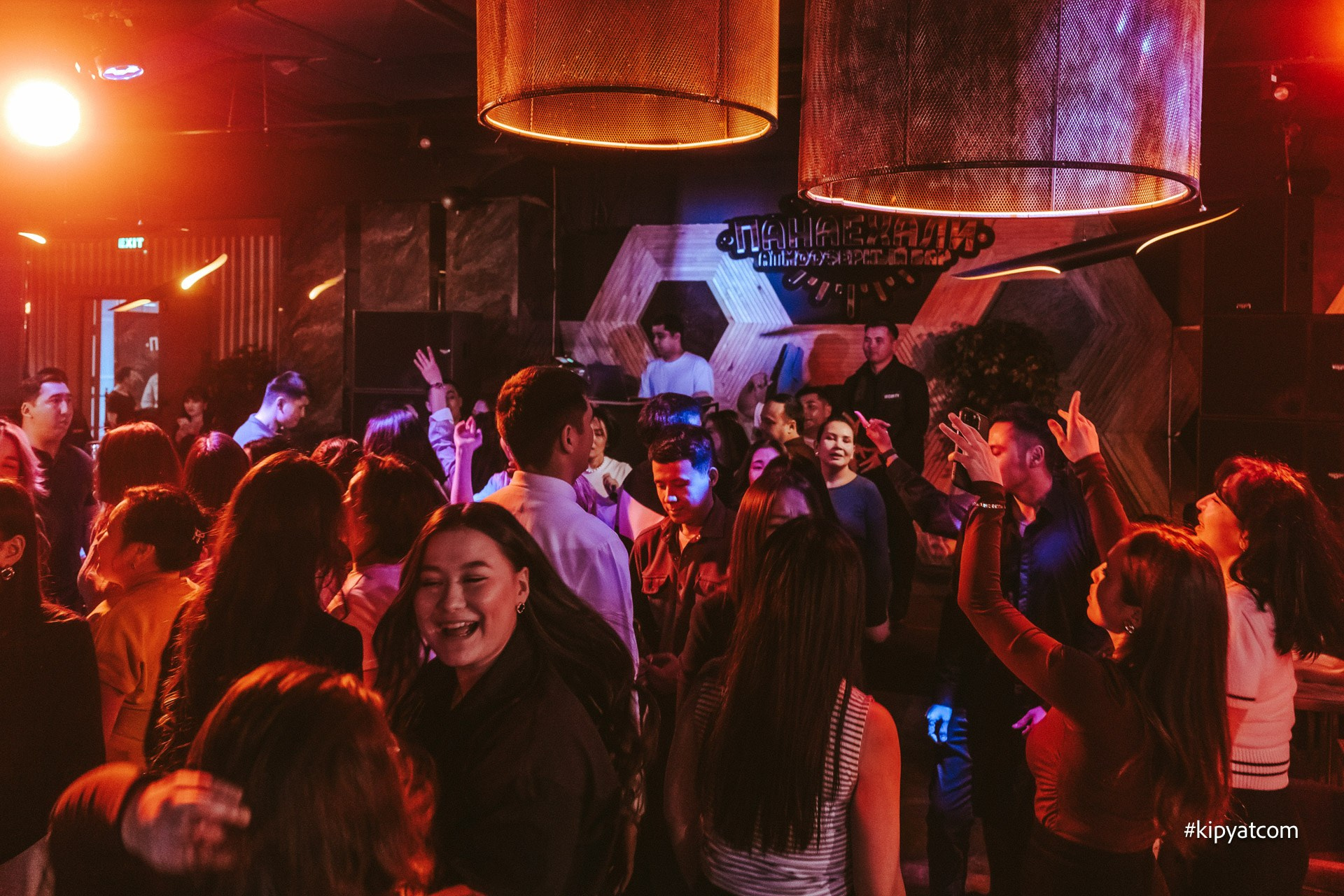 Панаехали бц Москва. Астана Кипятком