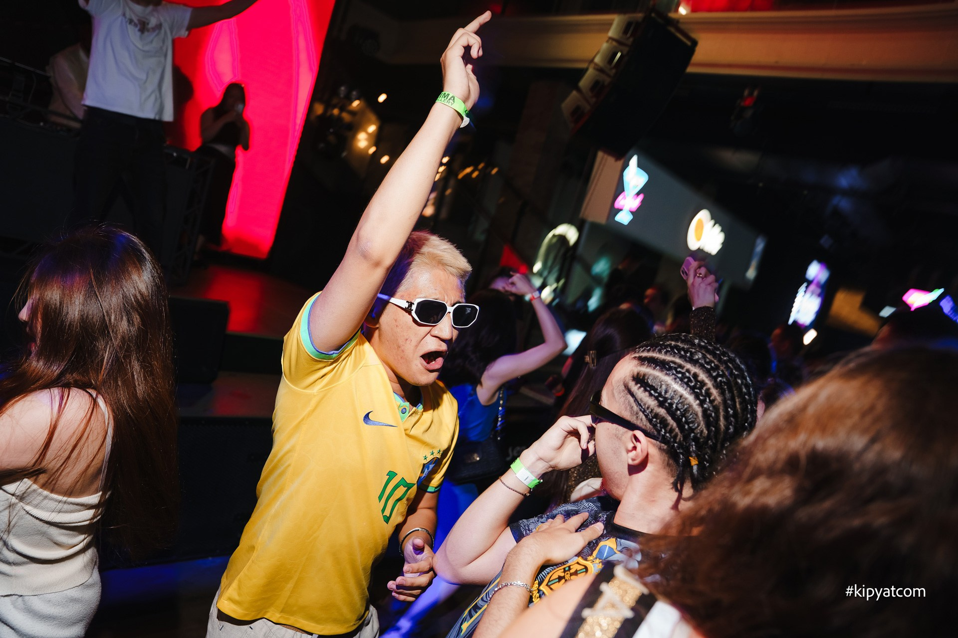 Zima Gallery. Астана Кипятком