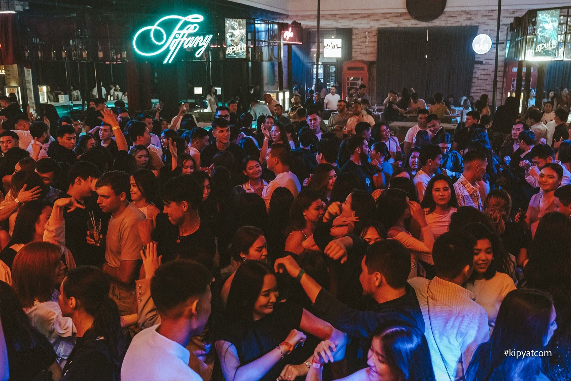 Zima Gallery. Астана Кипятком