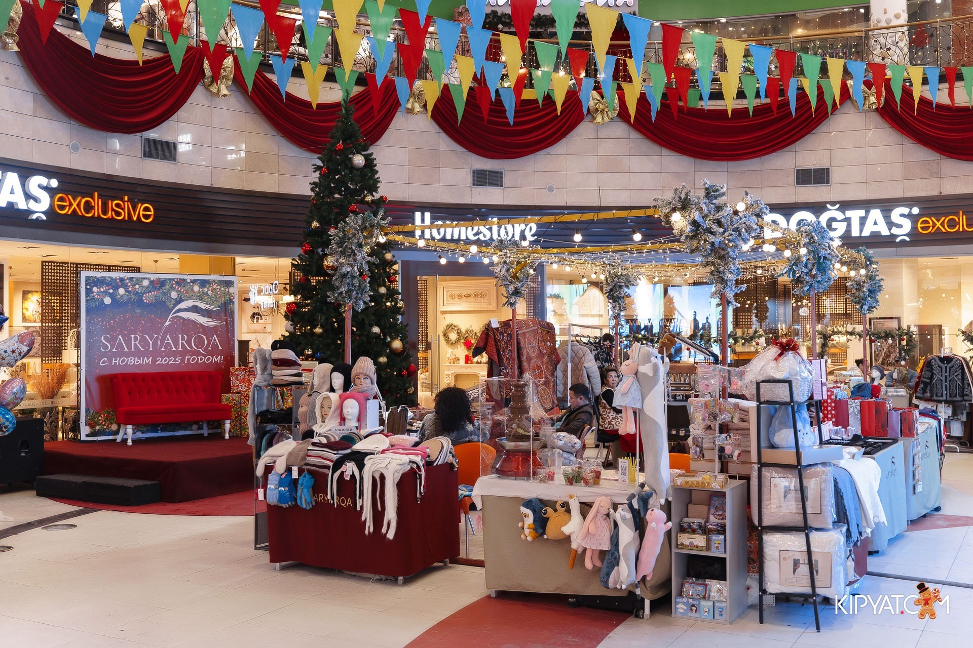 Новогодняя ярмарка в ТРЦ SARYARQA. Астана Кипятком