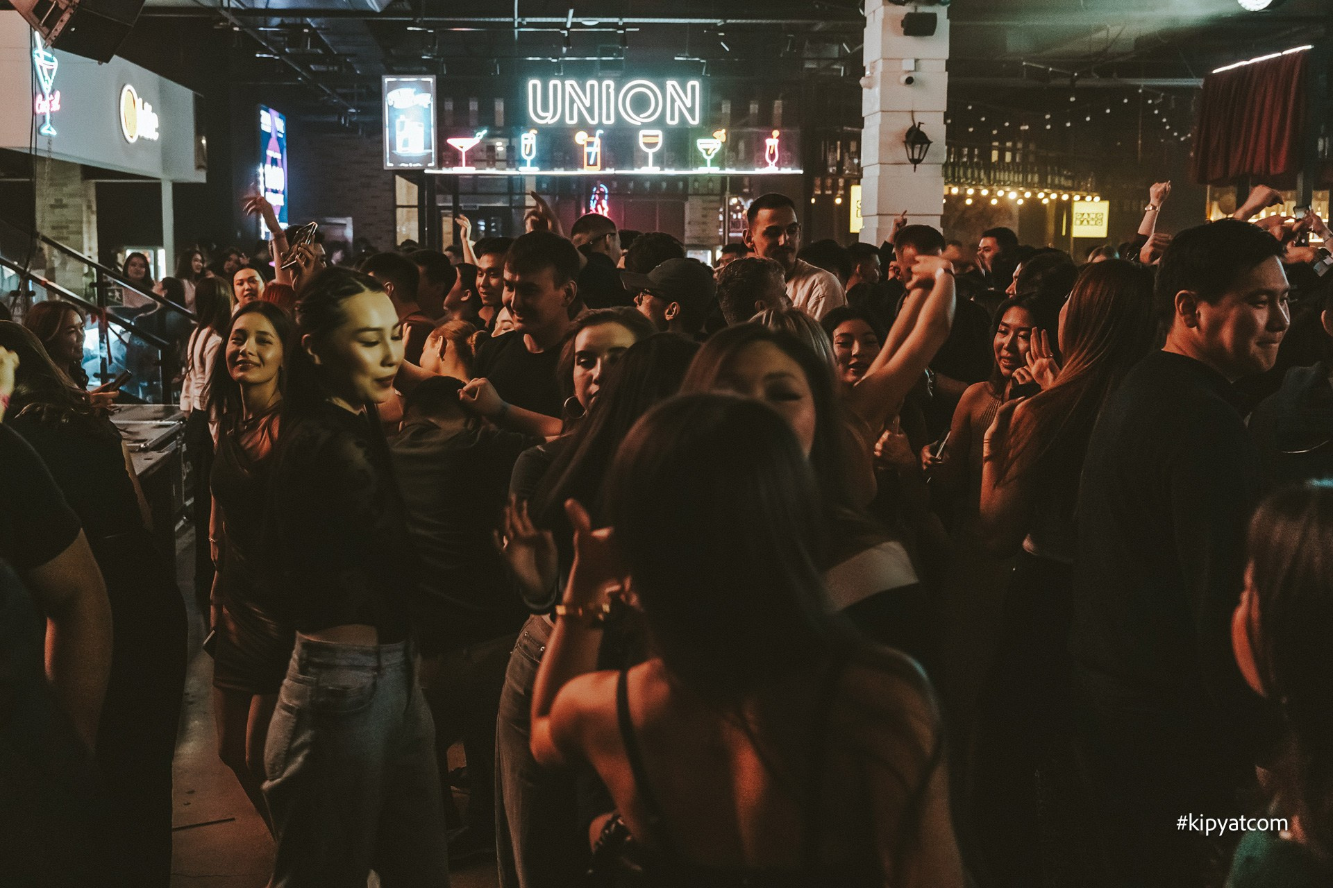 Zima Gallery. Астана Кипятком