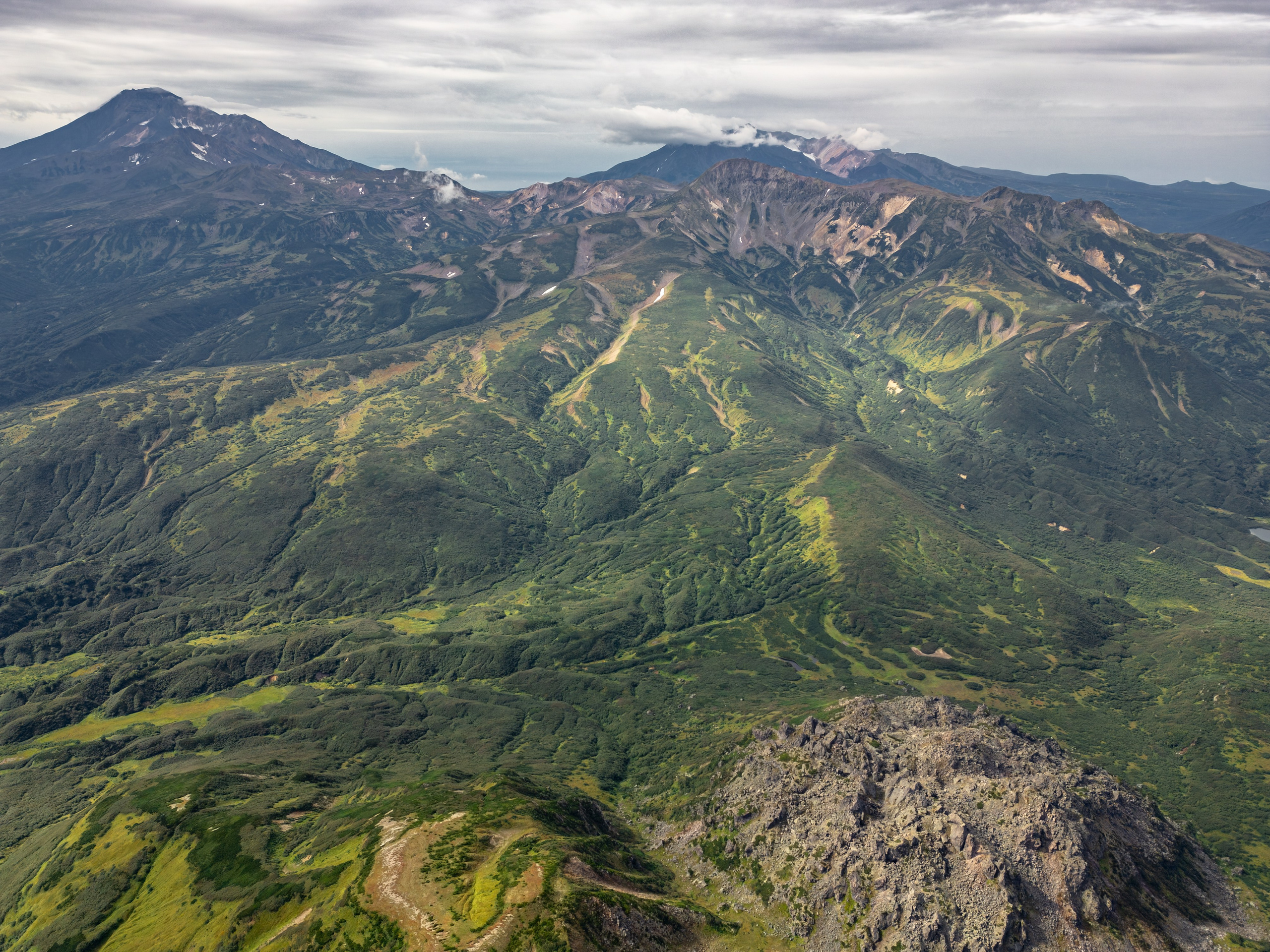 Кроноцкий национальный заповедник, вид с дрона. Вулкан Дикий гребень