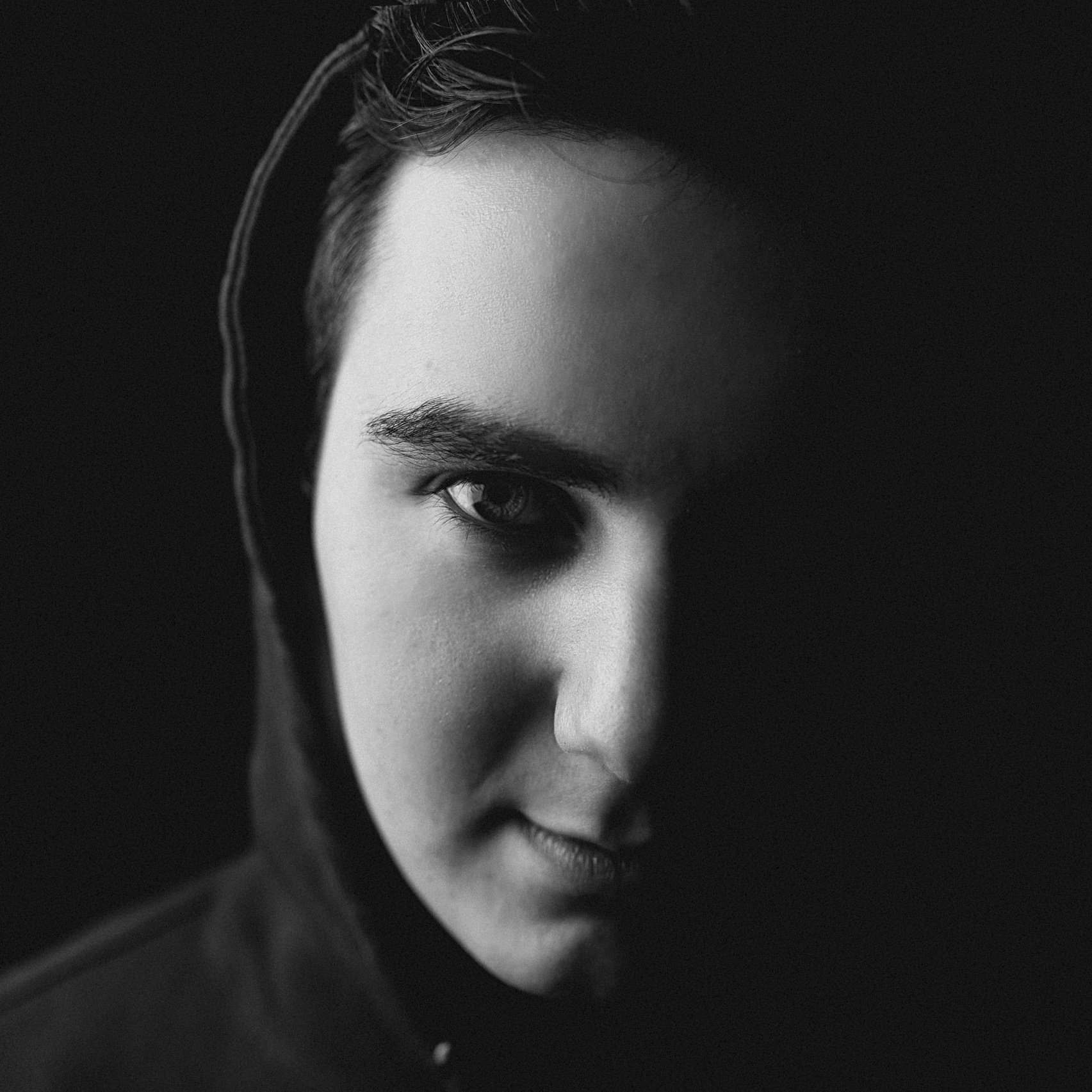 «Что стоит за портетом?» в Москве 18 мая