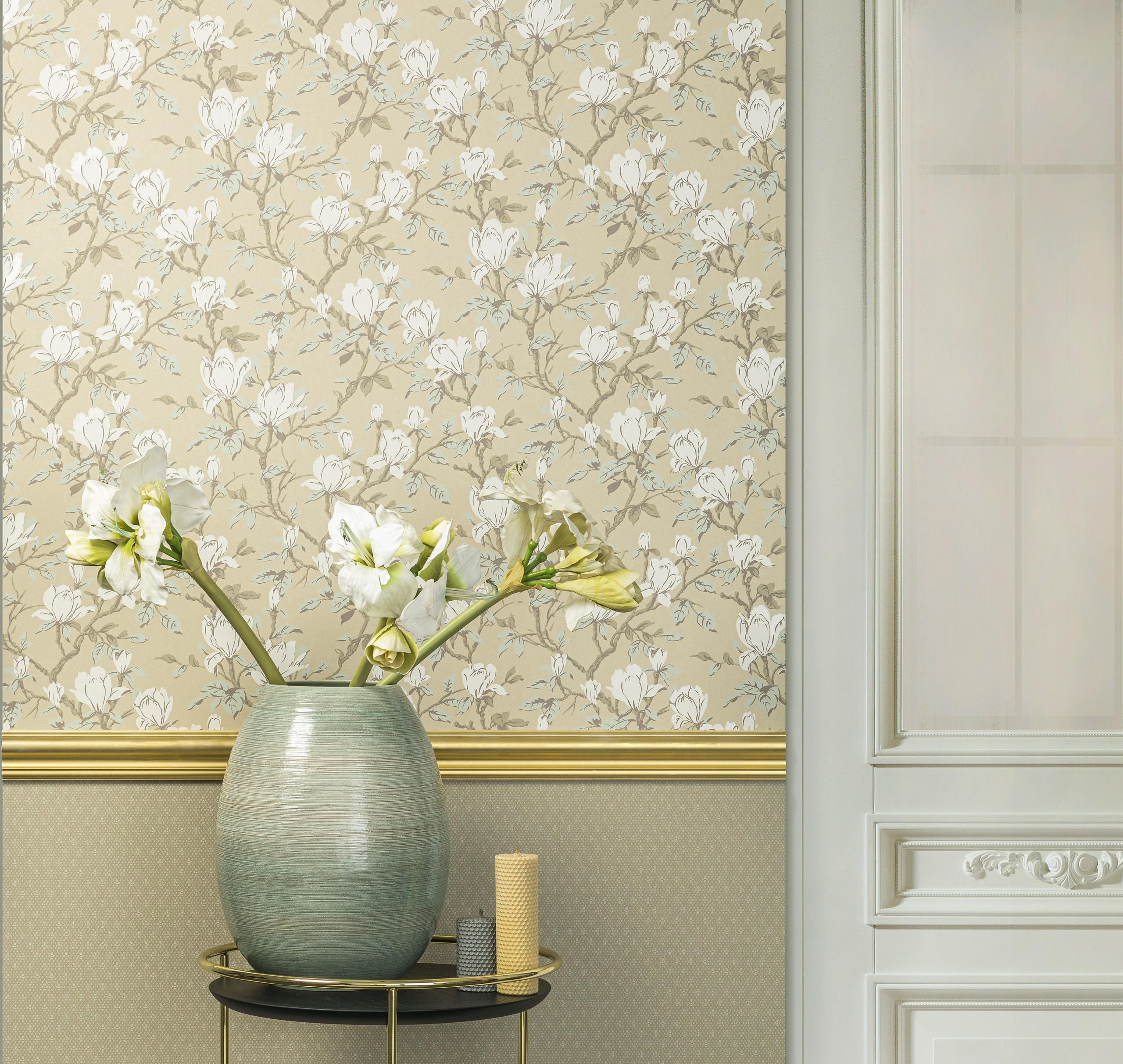 Коллекции флизелиновых обоев бренда Milassa. L. Deco интерьерный салон. Краски/обои/лепной декор