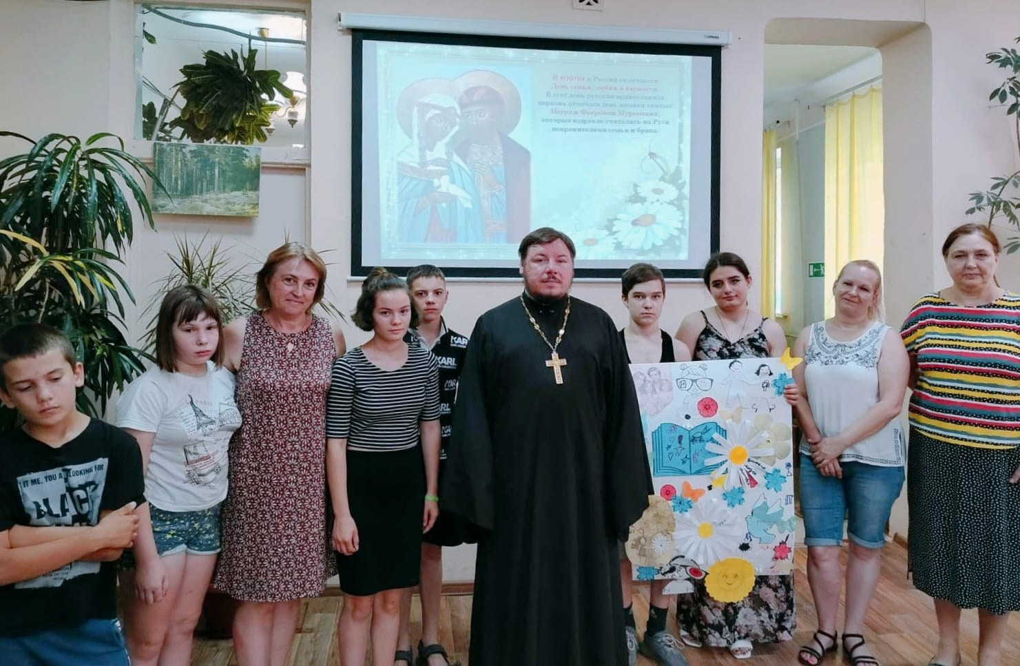 Священник рассказал подросткам о предстоящем Дне семьи, любви и верности. Северное благочиние Саратовской епархии