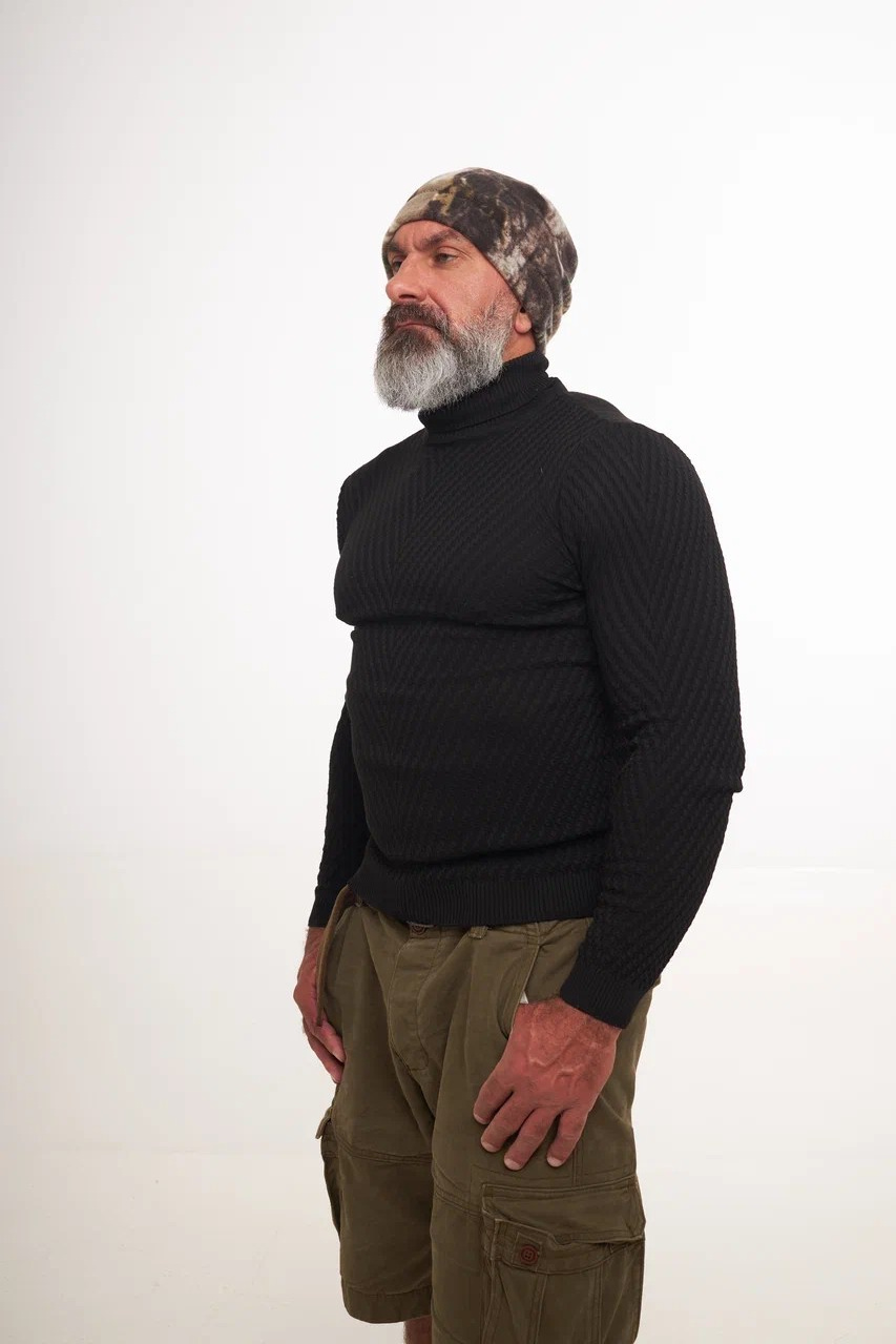 Предметное фото мужской одежды - комфорт и стиль для повседневного образа.