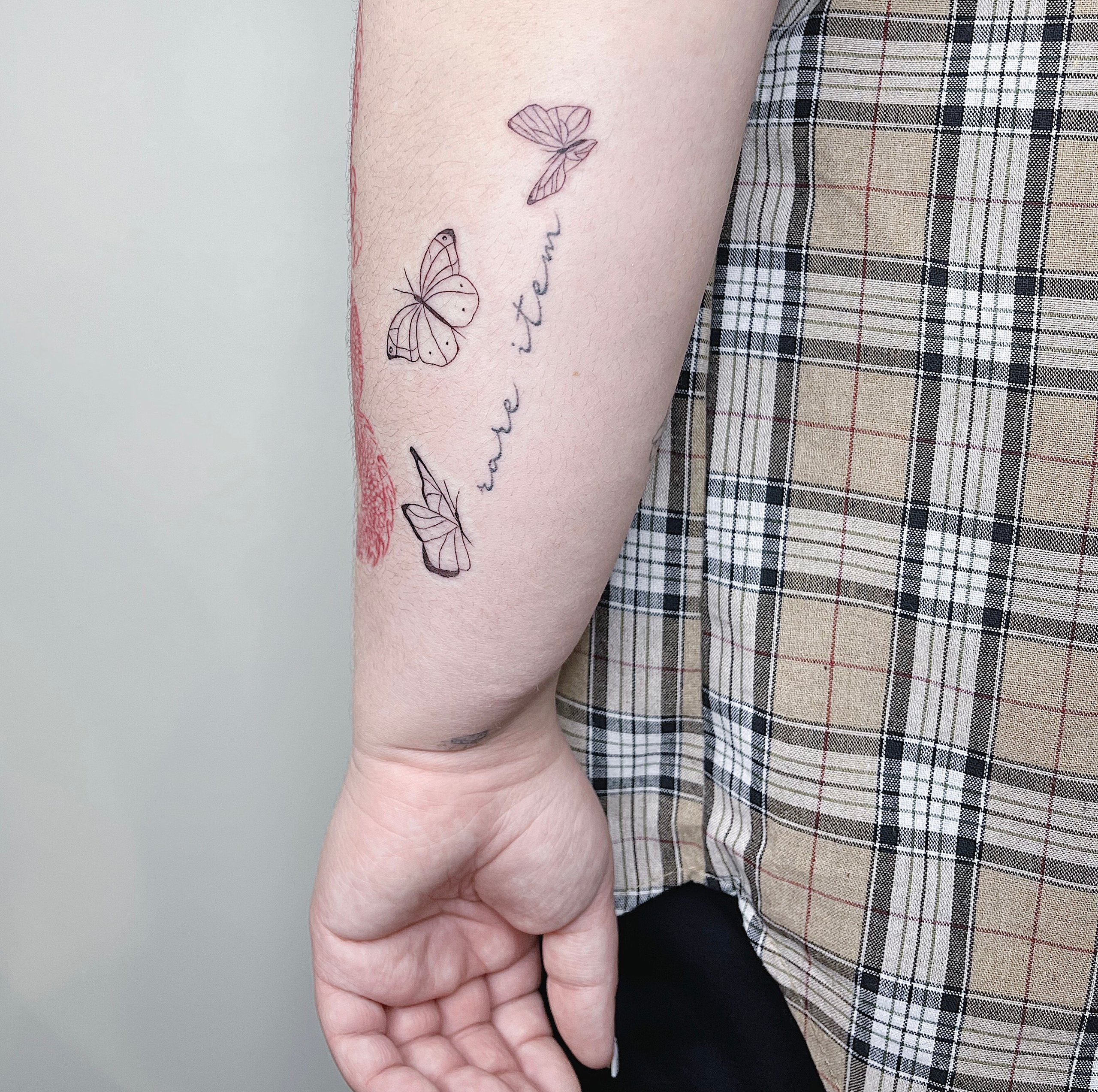 Дополнительные услуги. Студия перманентного макияжа, косметологии и массажа SYMMETRY в Москве, м. Киевская