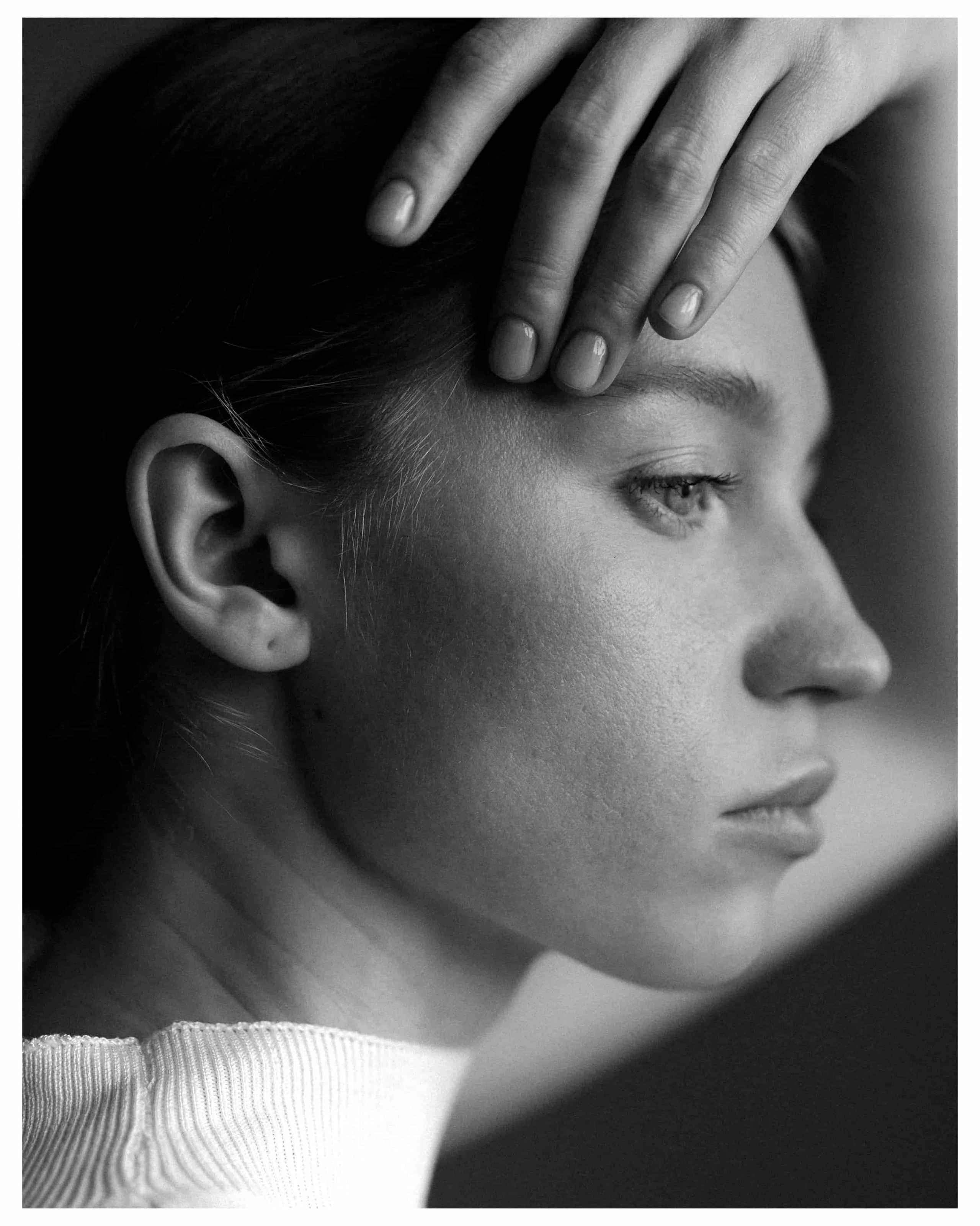 Чёрно-белый кадр: мой портрет крупным планом