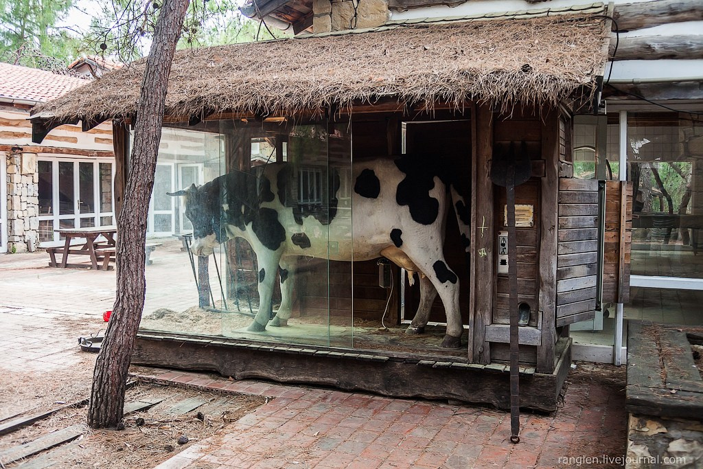 Заброшенный отель в Кемере. Фотограф Иван Губанов