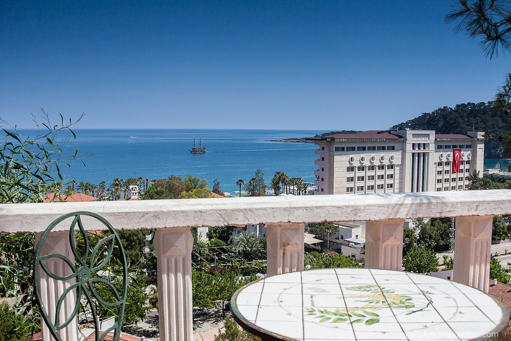 Заброшенный отель в Кемере. Фотограф Иван Губанов