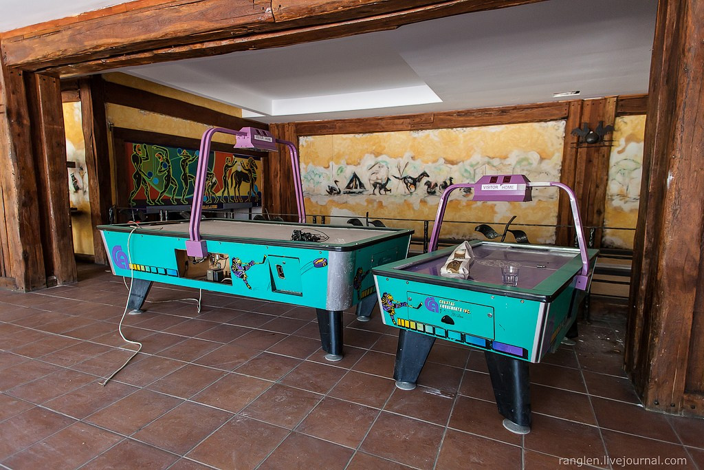 Заброшенный отель в Кемере. Фотограф Иван Губанов