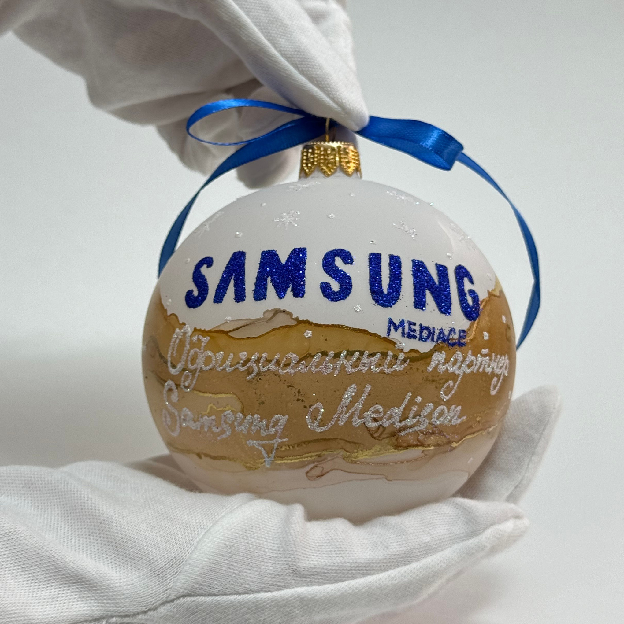 ArtSHARm- наше портфолио по ёлочным шарам с ручной росписью. Художественная ручная роспись елочных шаров, корпоративные подарки и восковые аромасвечи