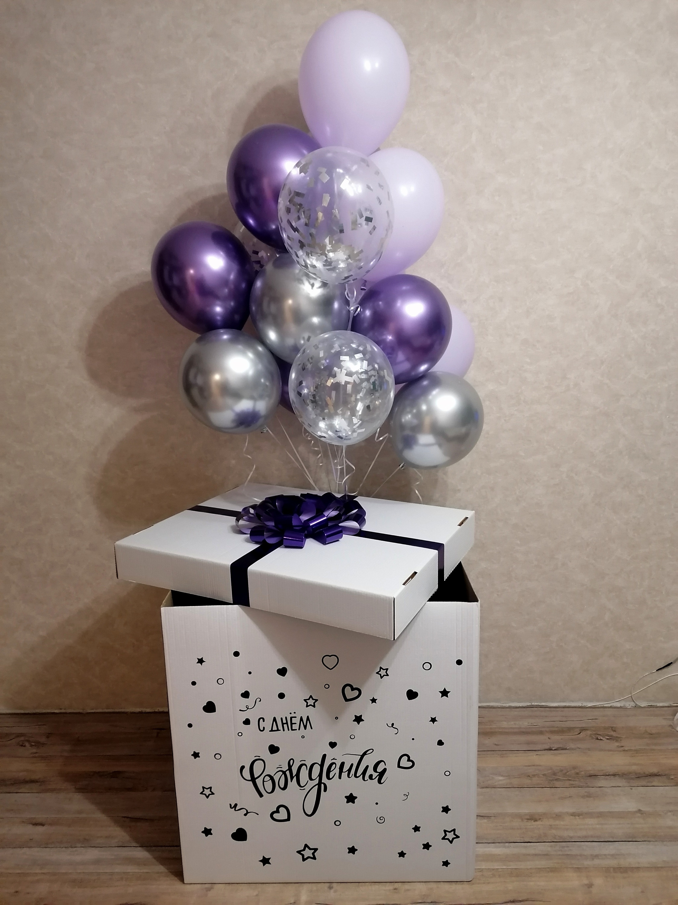 Коробка с шарами. Студия праздничного декора