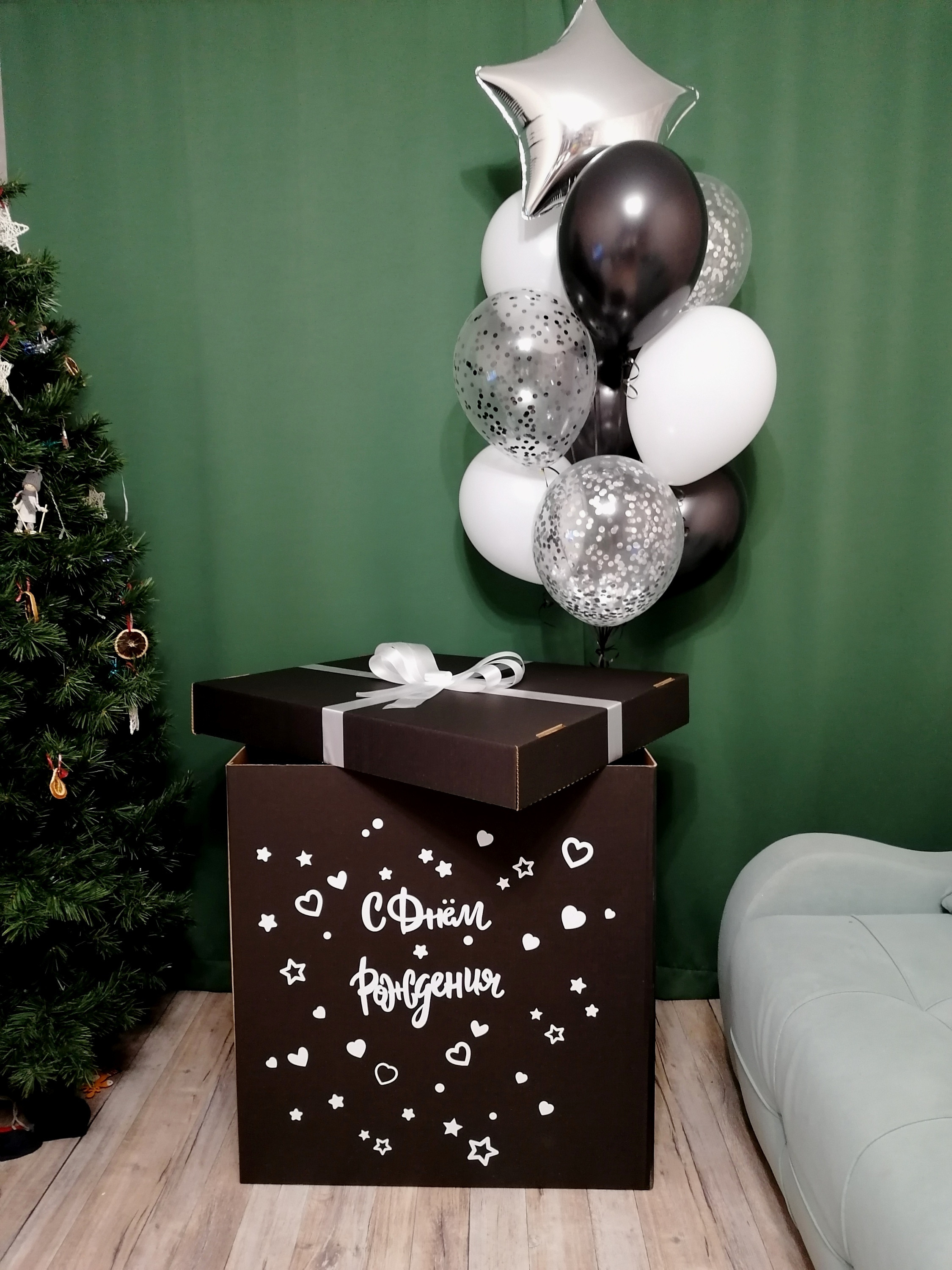 Коробка с шарами. Студия праздничного декора