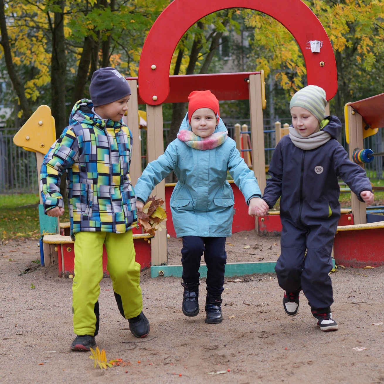 Осень в детском садике. Школьная фотография в Санкт-Петербурге, выпускные альбомы, фотосессии