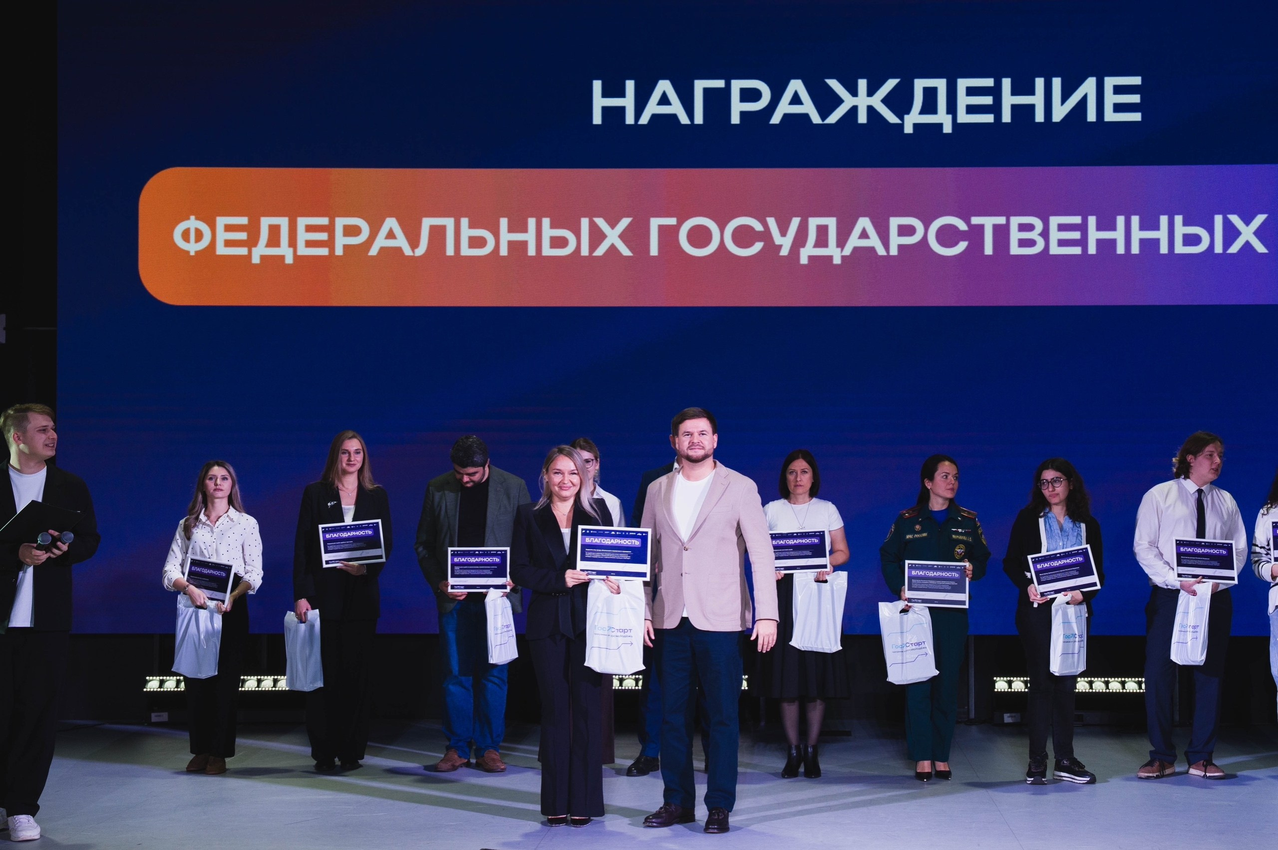 Артемий Николаев — профессиональный ведущий, контекстный модератор, вокалист и организатор событий