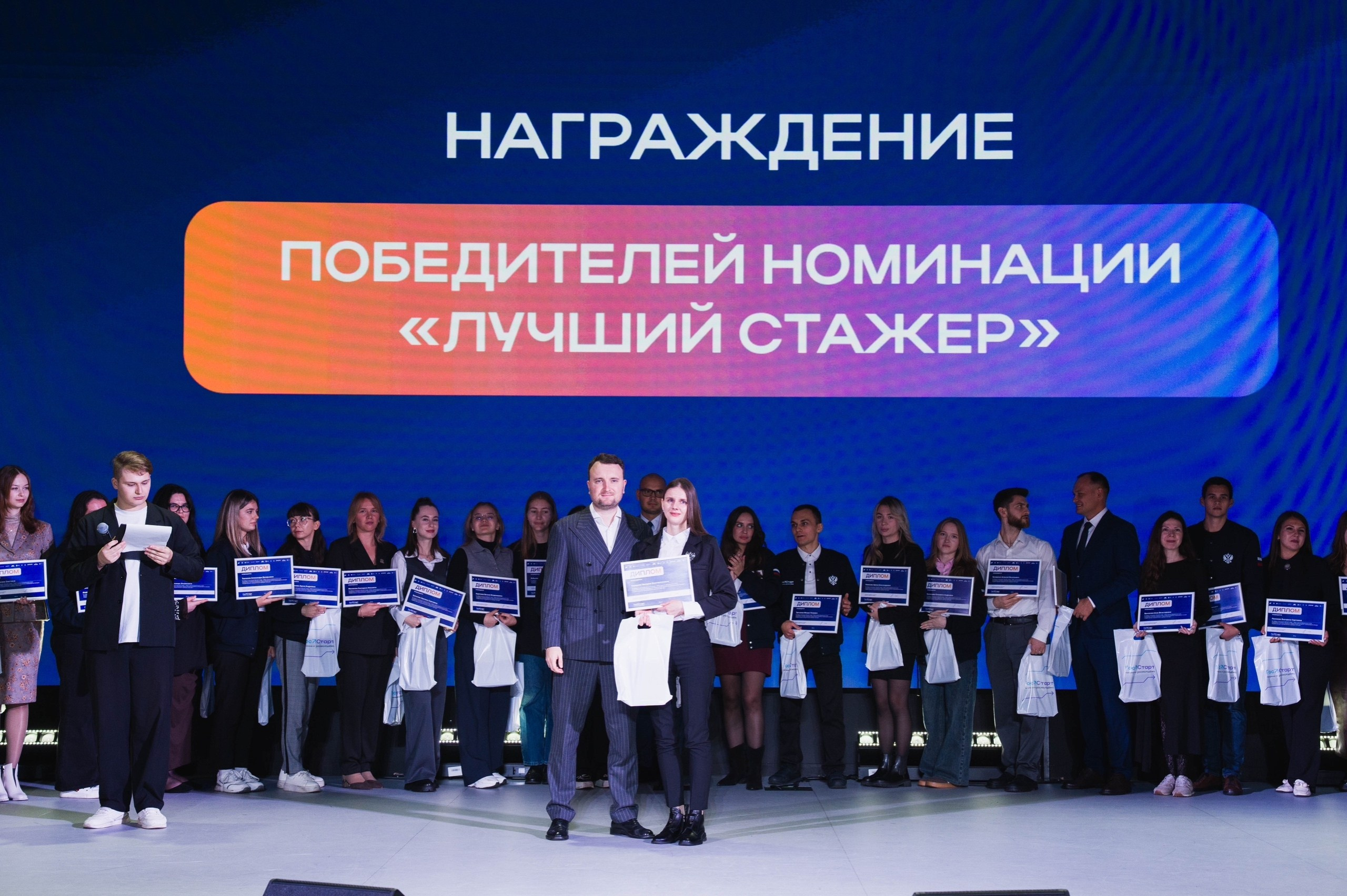 Артемий Николаев — профессиональный ведущий, контекстный модератор, вокалист и организатор событий