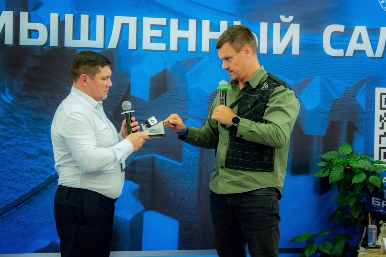 Участники Съезда IV на выставке «Промышленный салон»