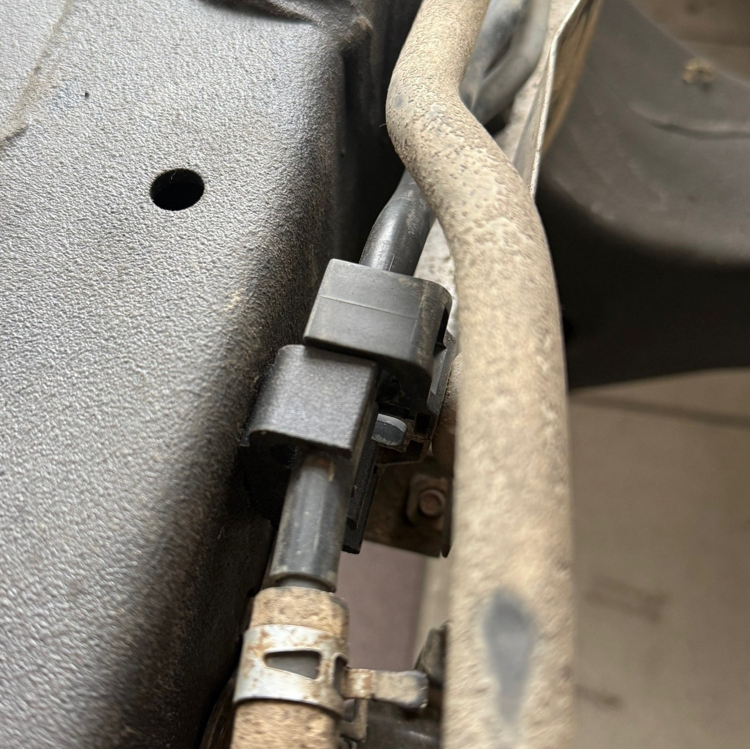 Крепление магистральных трубок на Lexus. Фокстон3D | Профессиональная 3D-печать в Ухте с гарантией качества | Честный расчет