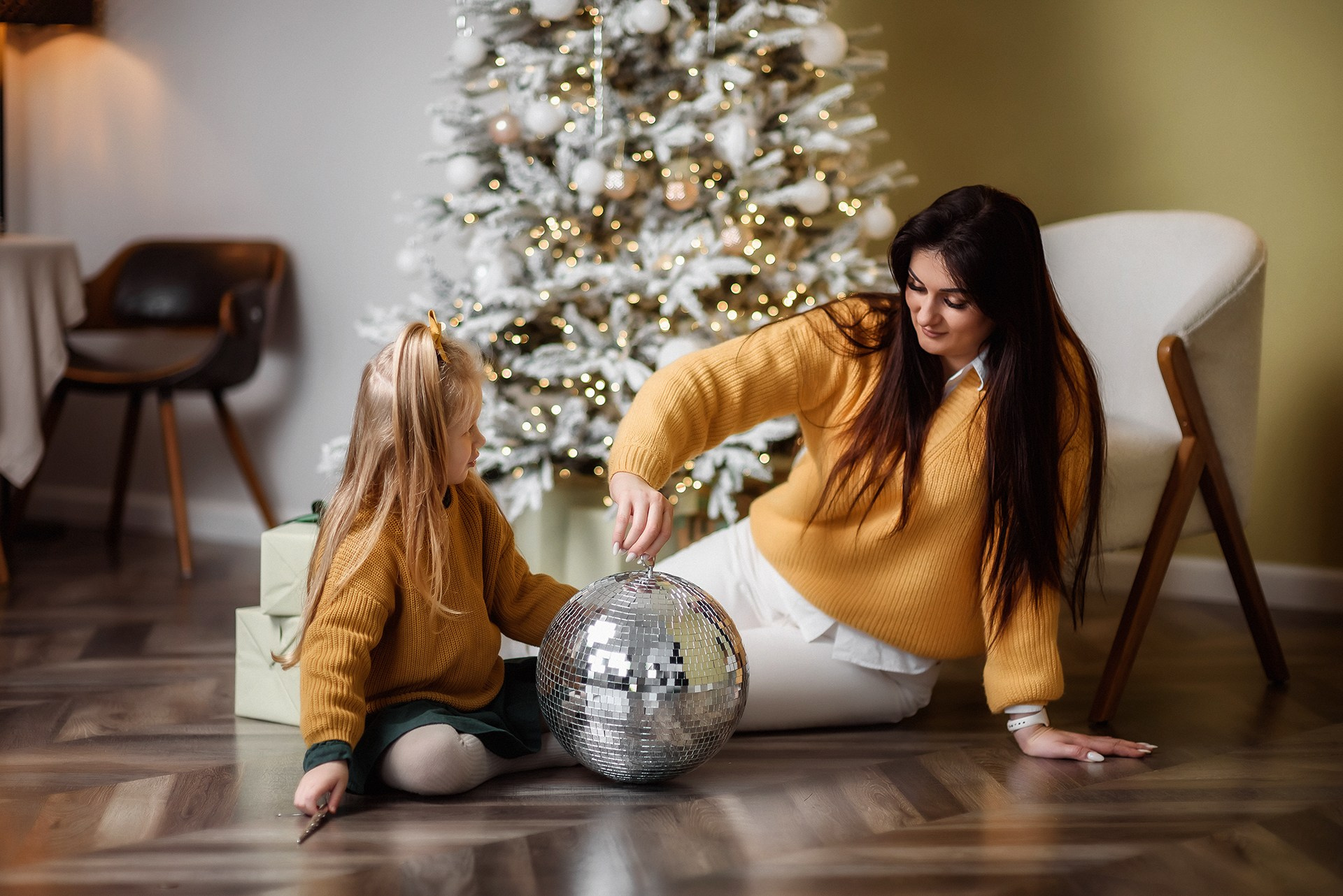 Новогодняя фотосессия в Брянске с дочкой возле елки