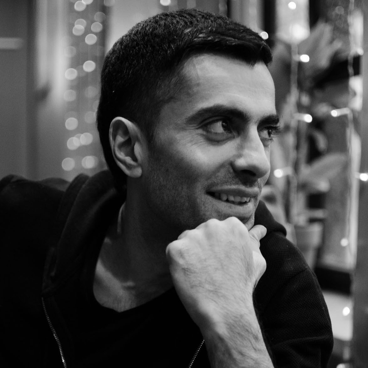 Контакты. Айк Симонян