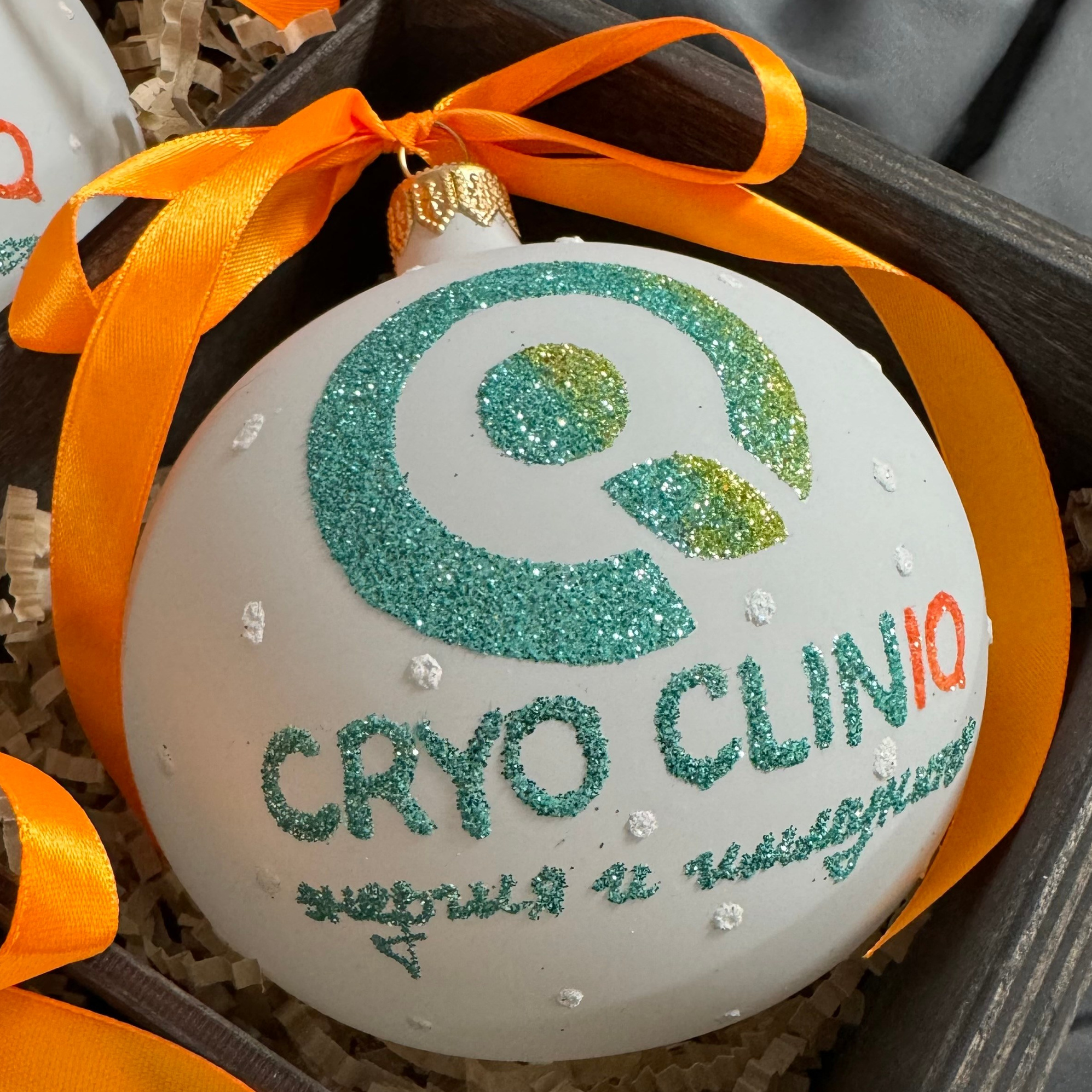 Портфолио — 8. Художественная ручная роспись елочных шаров, корпоративные подарки и восковые аромасвечи