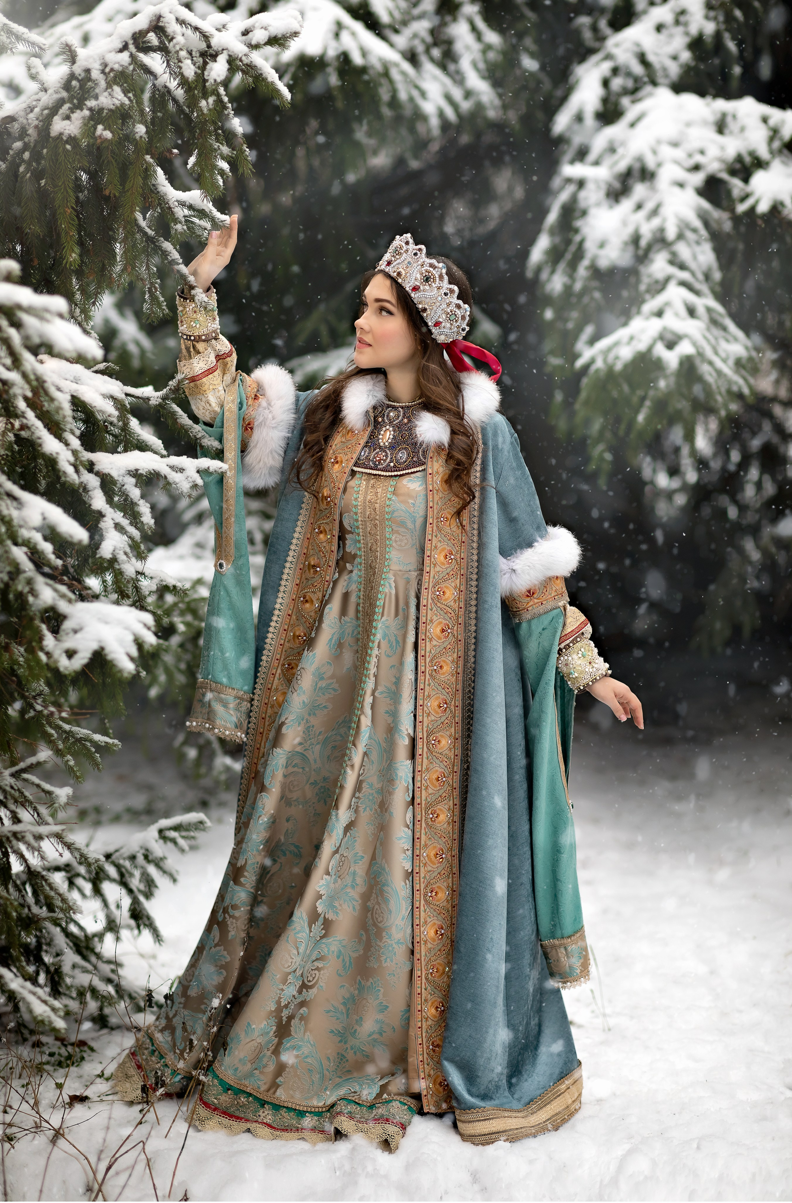 Дизайнер костюмов и украшений, фотограф